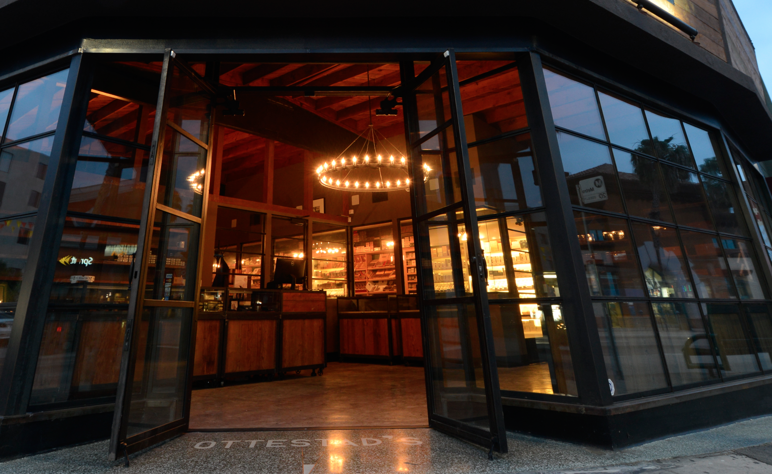 Cigar lounge Entry