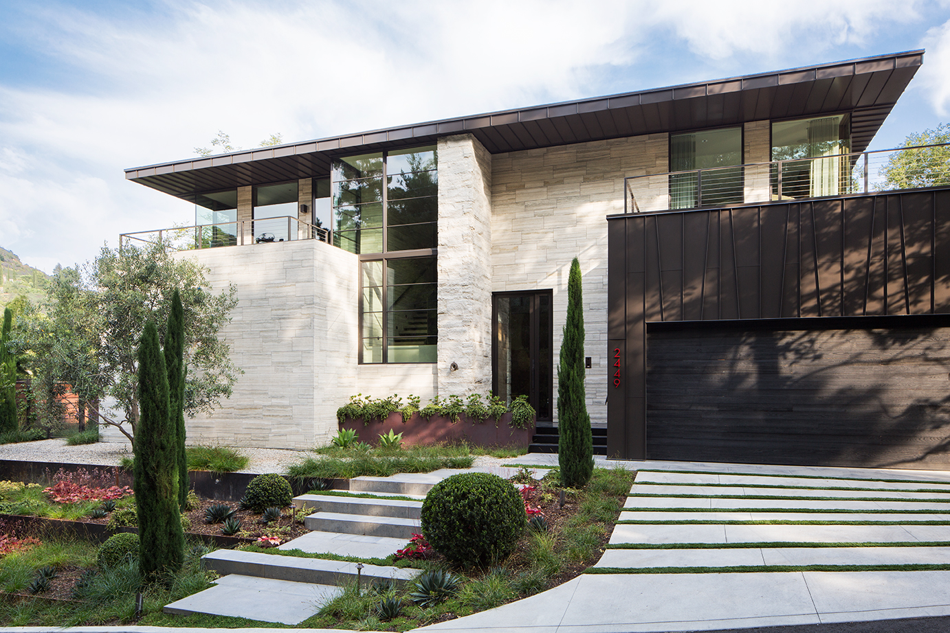 DunsmuirInstituteArchitects_Mandeville_MeghanBobPhoto_FrontExteriorAngle_WEB.jpg