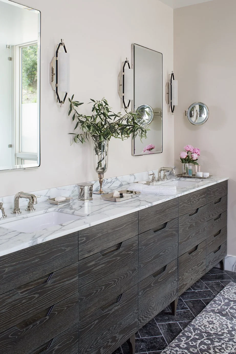 DunsmuirInstituteArchitects_Mandeville_MeghanBobPhoto_MasterBathVanity_WEB.jpg