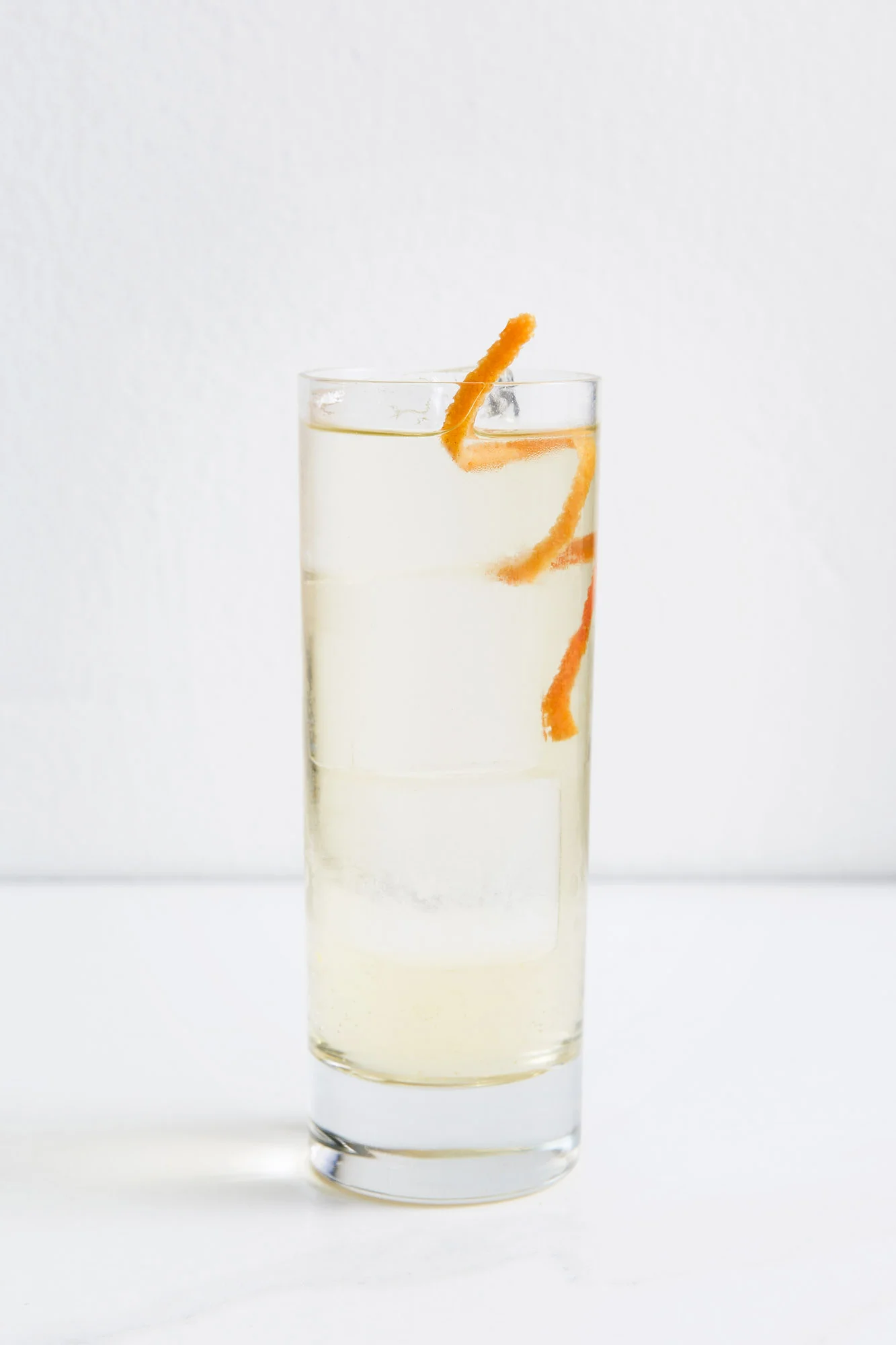 CHAREAU & SODA 2 oz Chareau Soda Pour Chareau over Ice and top with your choice of all-natural flavored soda. Garnish with citrus. (Grapefruit Soda and Grapefruit Peel shown)