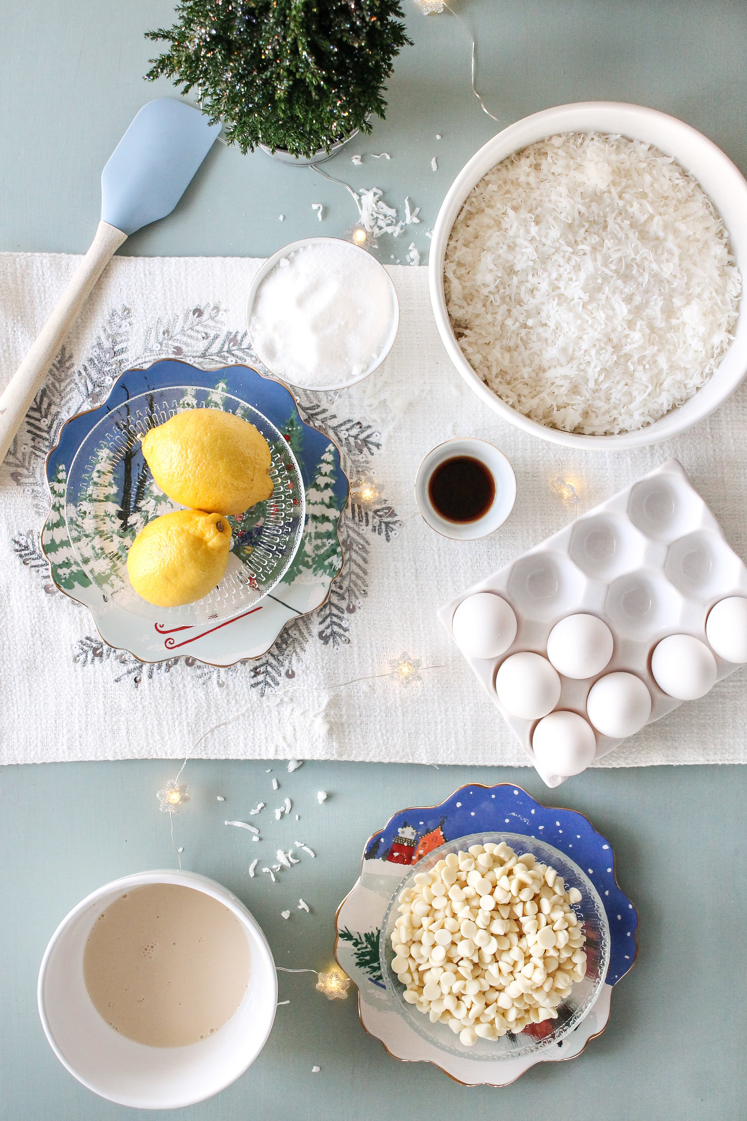 These super simple lemon coconut macaroons are sure to be the star of this year's cookie swap!  Find the recipe on www.pedanticfoodie.com!
