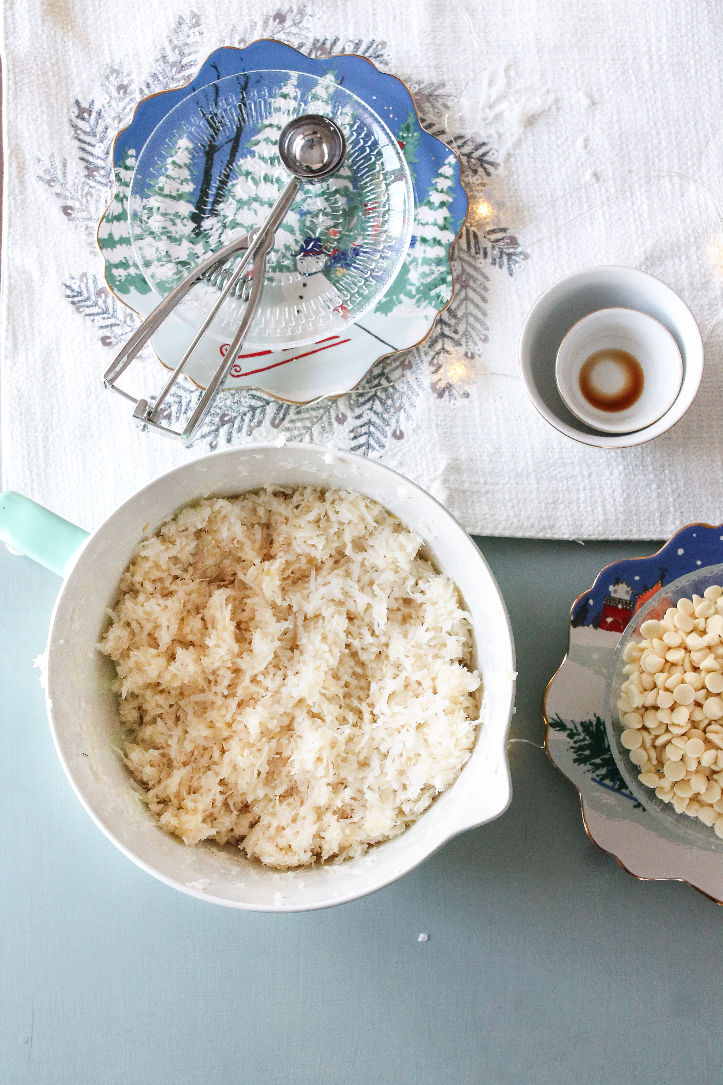 These super simple lemon coconut macaroons are sure to be the star of this year's cookie swap!  Find the recipe on www.pedanticfoodie.com!