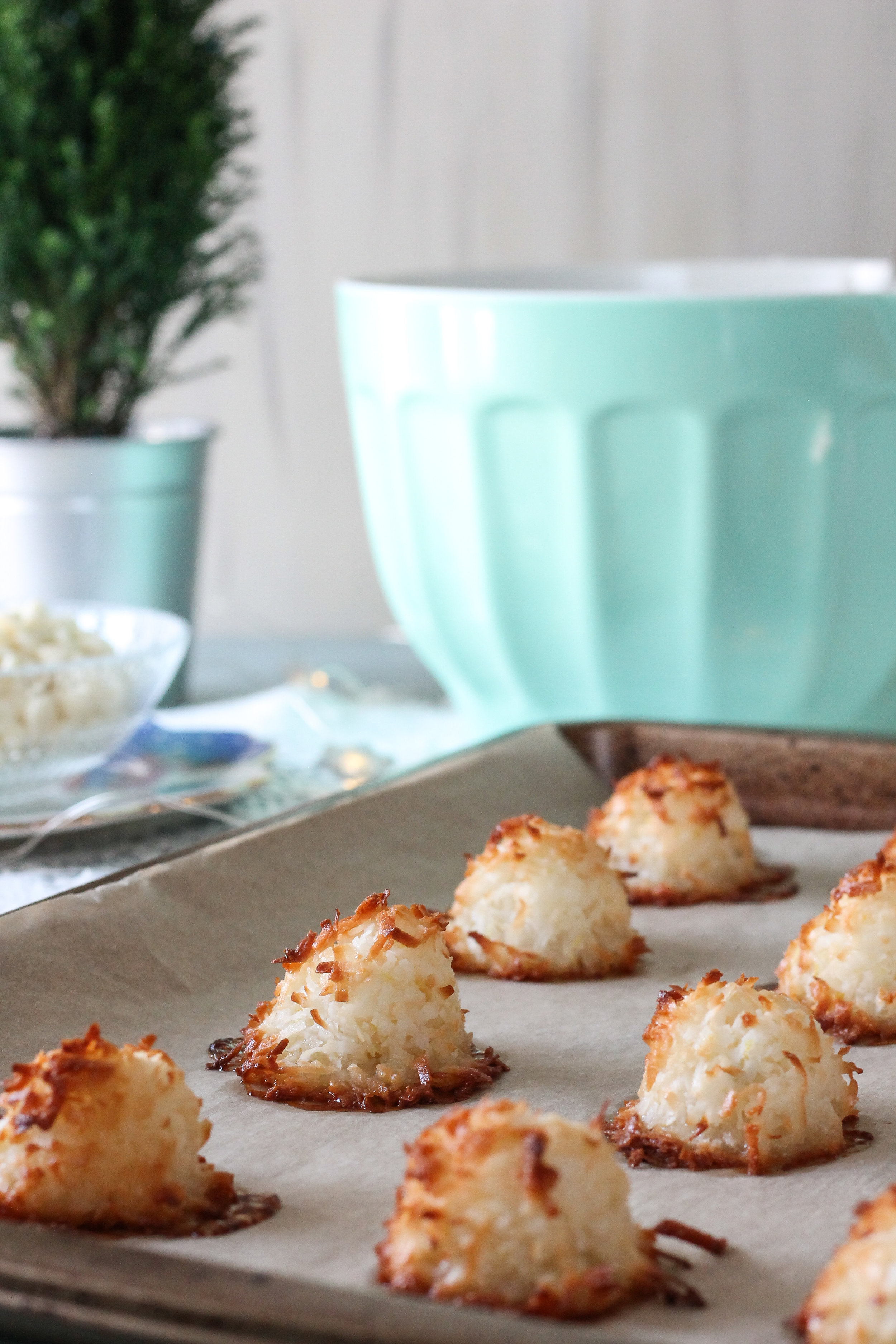 These super simple lemon coconut macaroons are sure to be the star of this year's cookie swap!  Find the recipe on www.pedanticfoodie.com!
