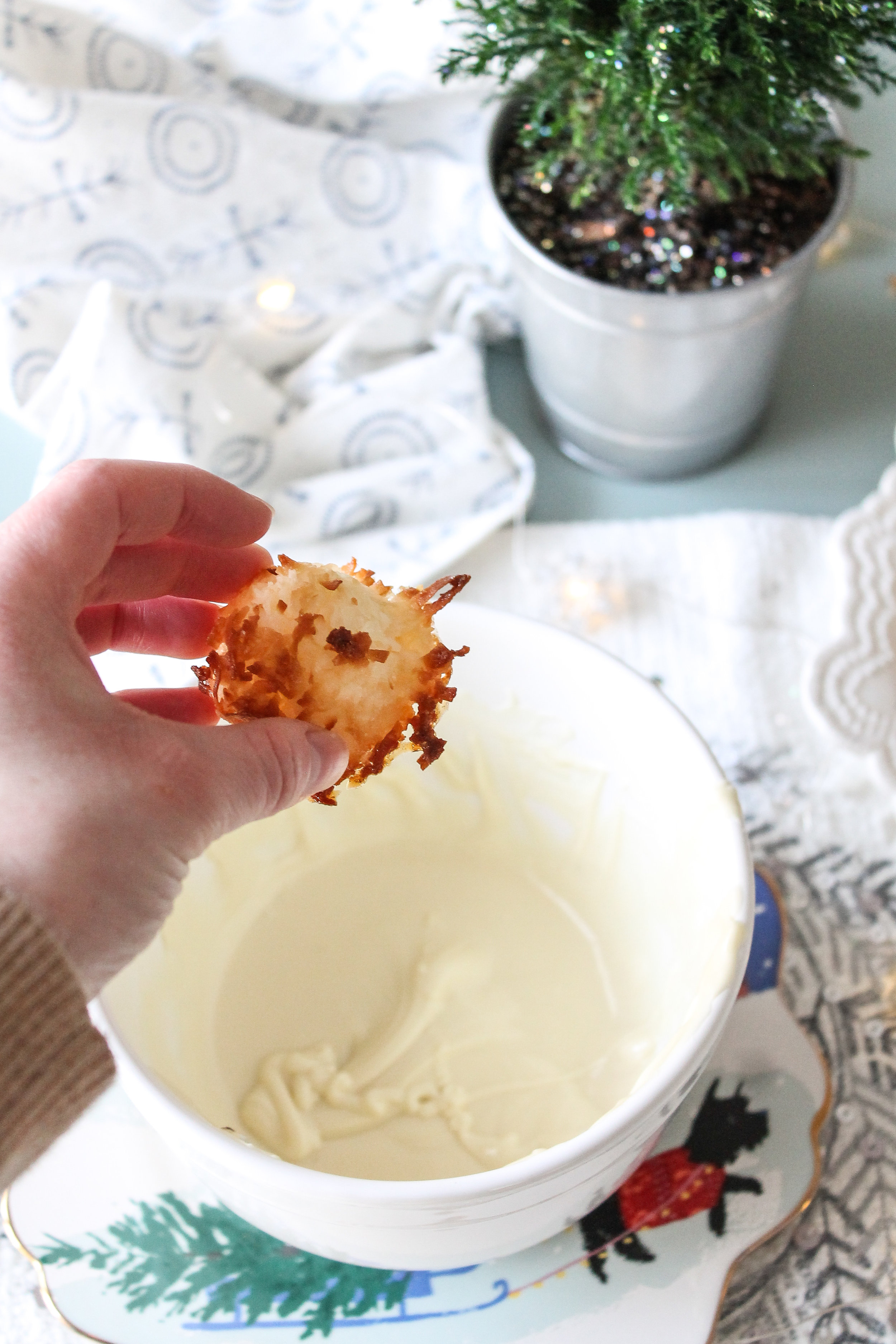 These super simple lemon coconut macaroons are sure to be the star of this year's cookie swap!  Find the recipe on www.pedanticfoodie.com!