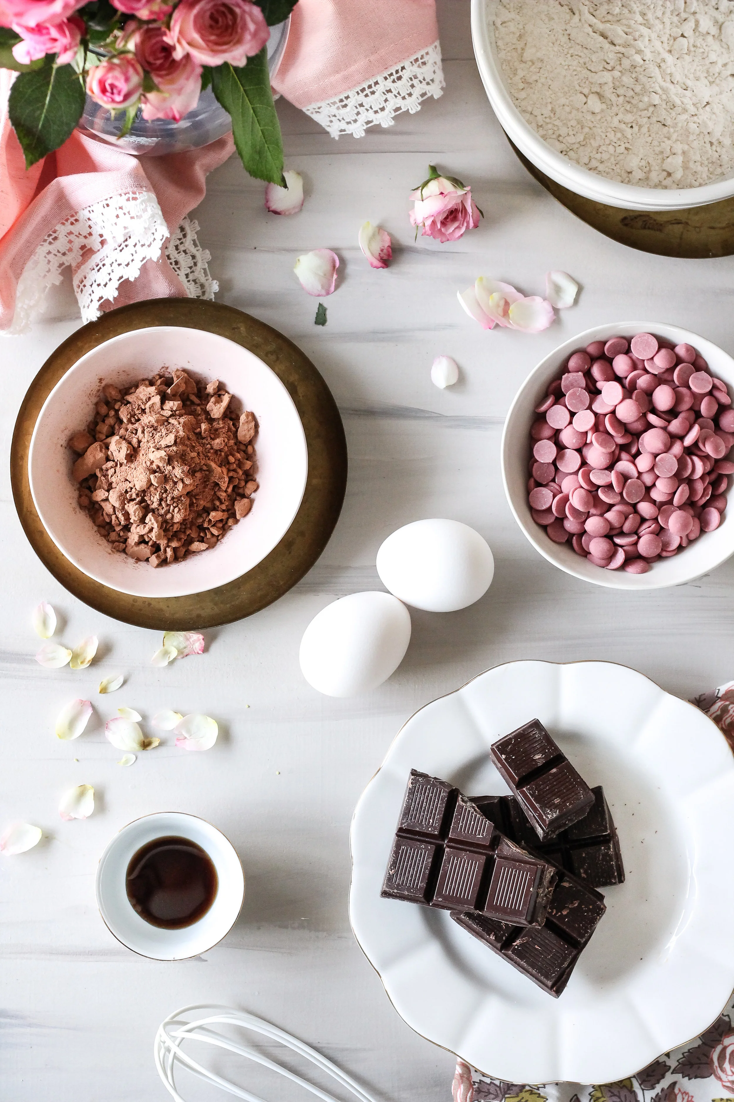 CRISPIEST CHOCOLATE COOKIES with RUBY CHOCOLATE CHIPS — Plate Fete