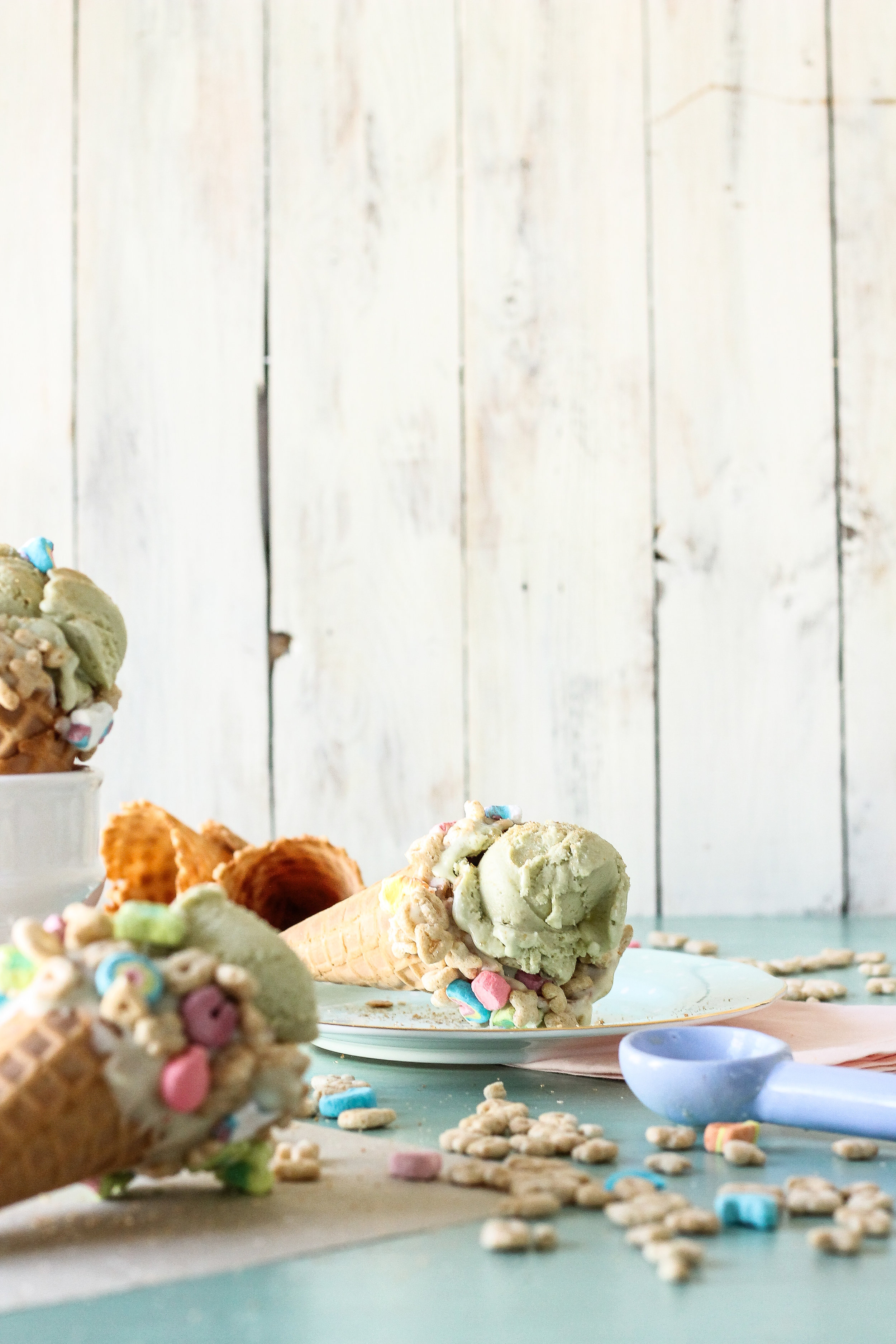 Saint Patrick's Day is looking prettier than ever with this Lucky Charms Ice Cream!  Find the recipe and many more on www.pedanticfoodie.com!!