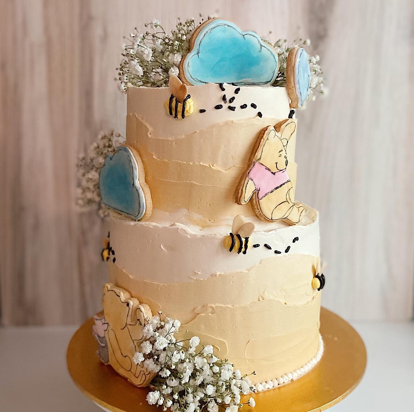 This dreamy, nostalgic, two-tier is six layers of rich chocolate cake with cookies and cream buttercream. 
&bull;
&bull;
&bull;
#babyshower #babyshowercake #cake #cakesofinstagram #cakestagram #winniethepooh #winniethepoohbabyshower #baker #williamsb