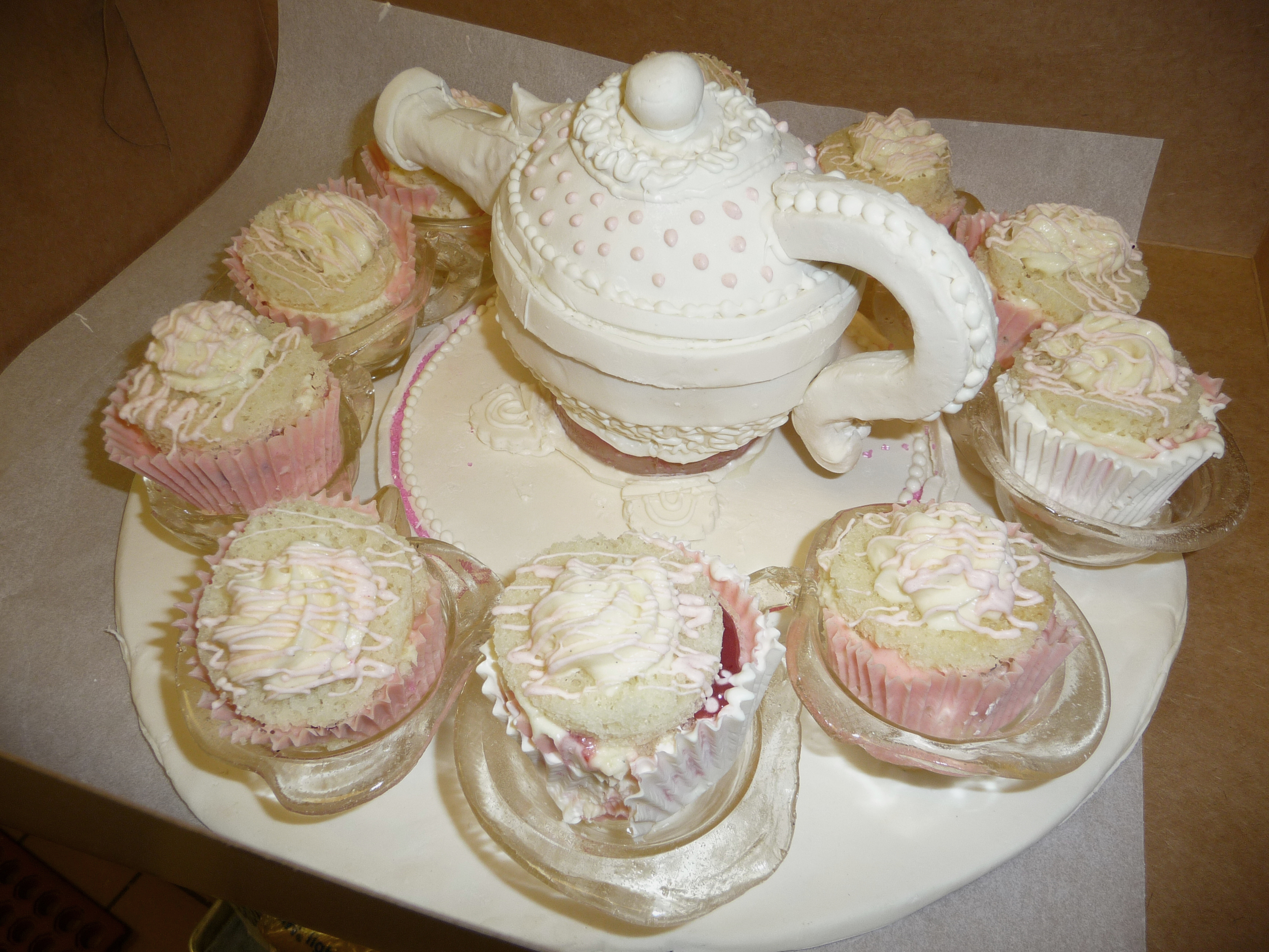 thomas-barlow_cakes_teapot.jpg