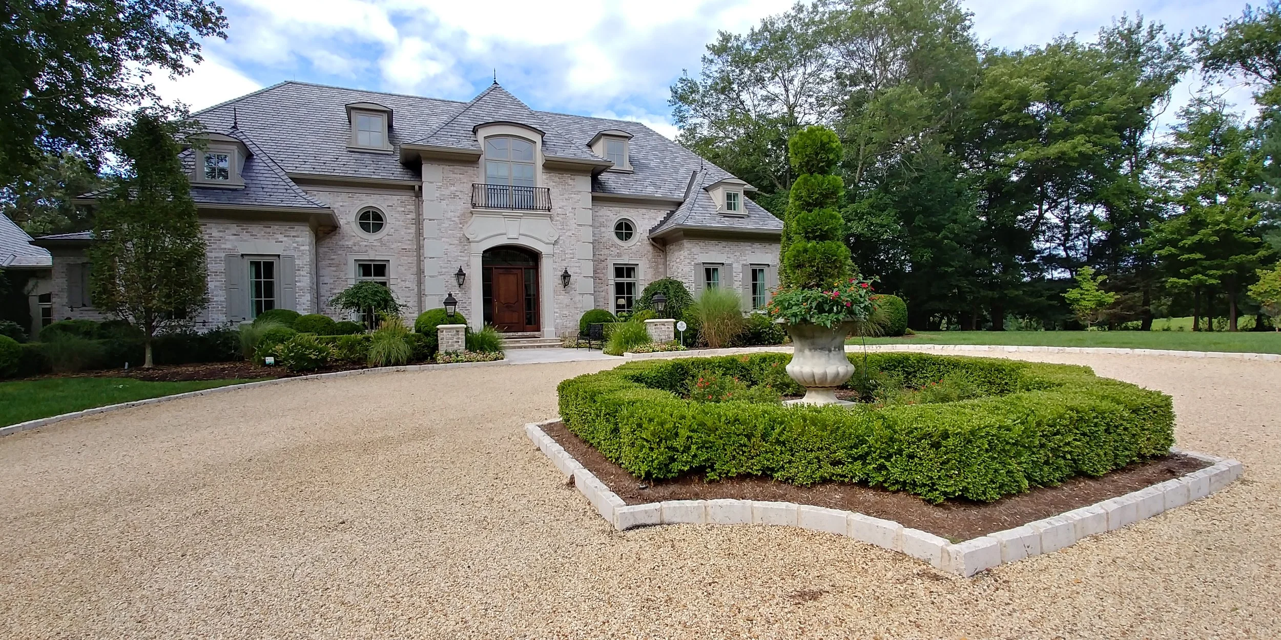 2018 LCA Winner - Front Entry