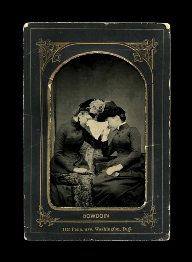 THE LOST RITUAL OF PHOTOGRAPHING THE DEAD