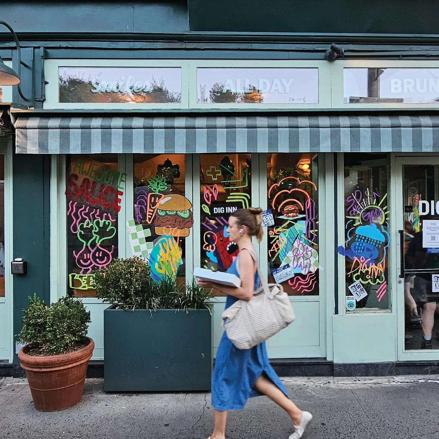 We took a deep dive into graffiti inspiration for our project with @diginn for their rename revamp. 

Graffiti from afar &mdash;> carrots, broccoli and DIG INN up close 🥕 🥦 😎 

#mural #muralart #muralartist #muralpainting #windowart #nyc #nycmu