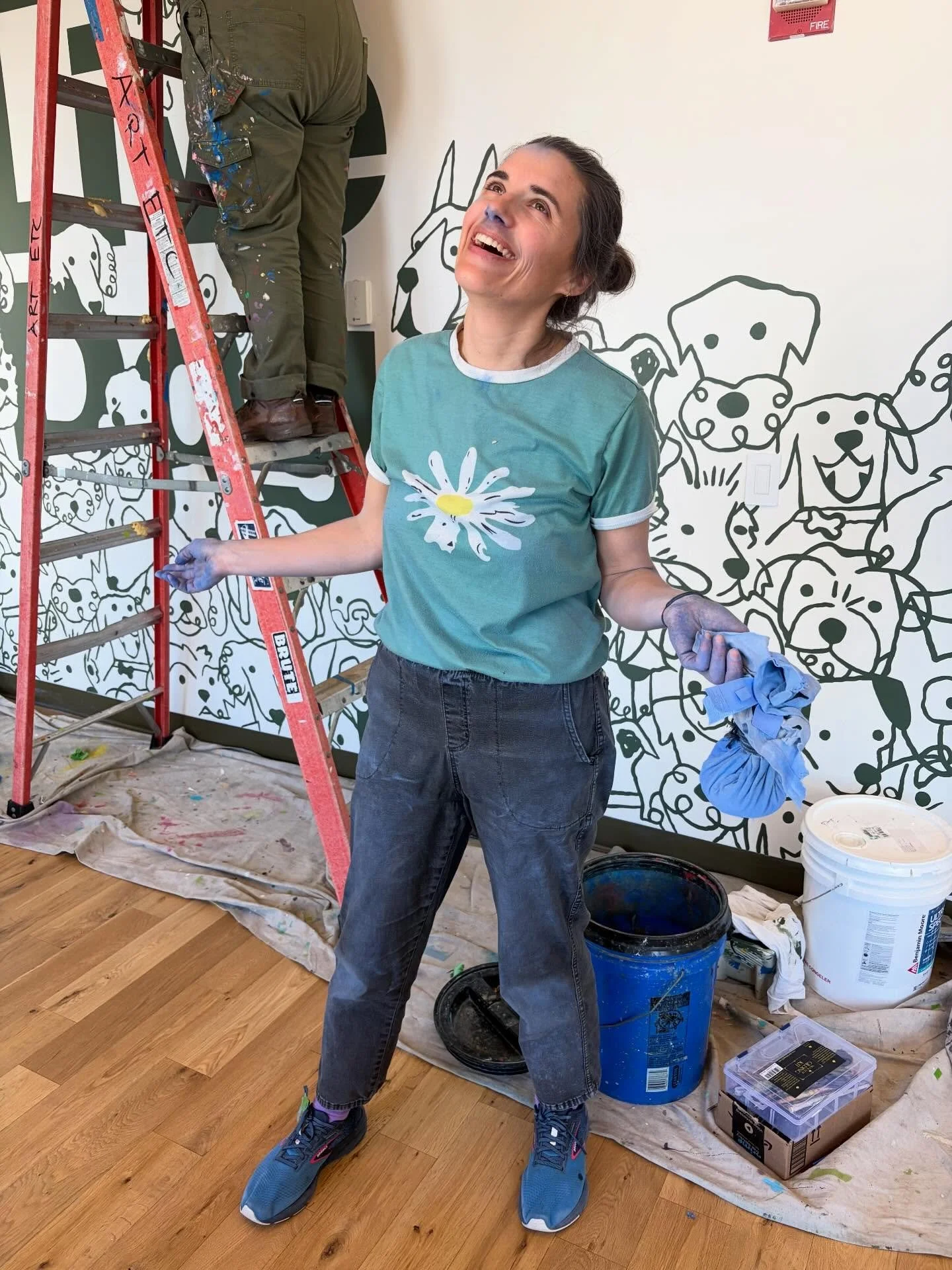 No matter how hard I try, I end up being more covered in chalk than the wall. 

Behind the scenes of a day of mural pouncing, which of course means DRAMA 🎭! At least the blue matches my shoes! 💁🏻&zwj;♀️ I also casually walked around like this all 