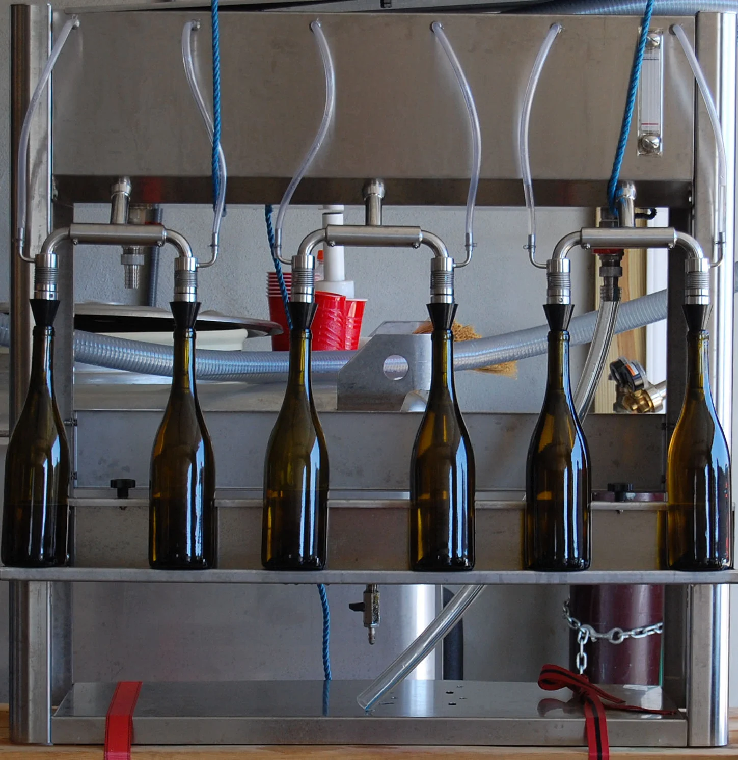 Six-spout bottler filling Orion