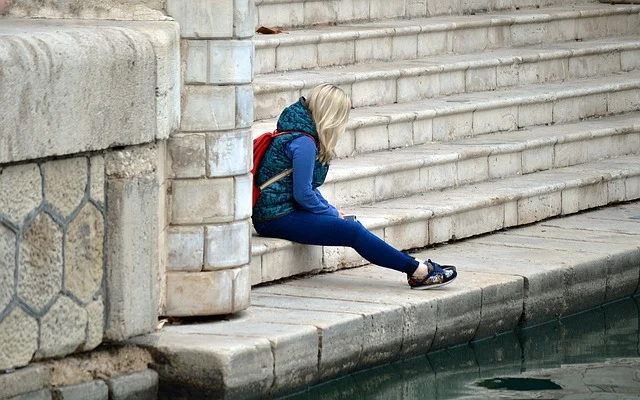 loneliness-1879453_640.jpg