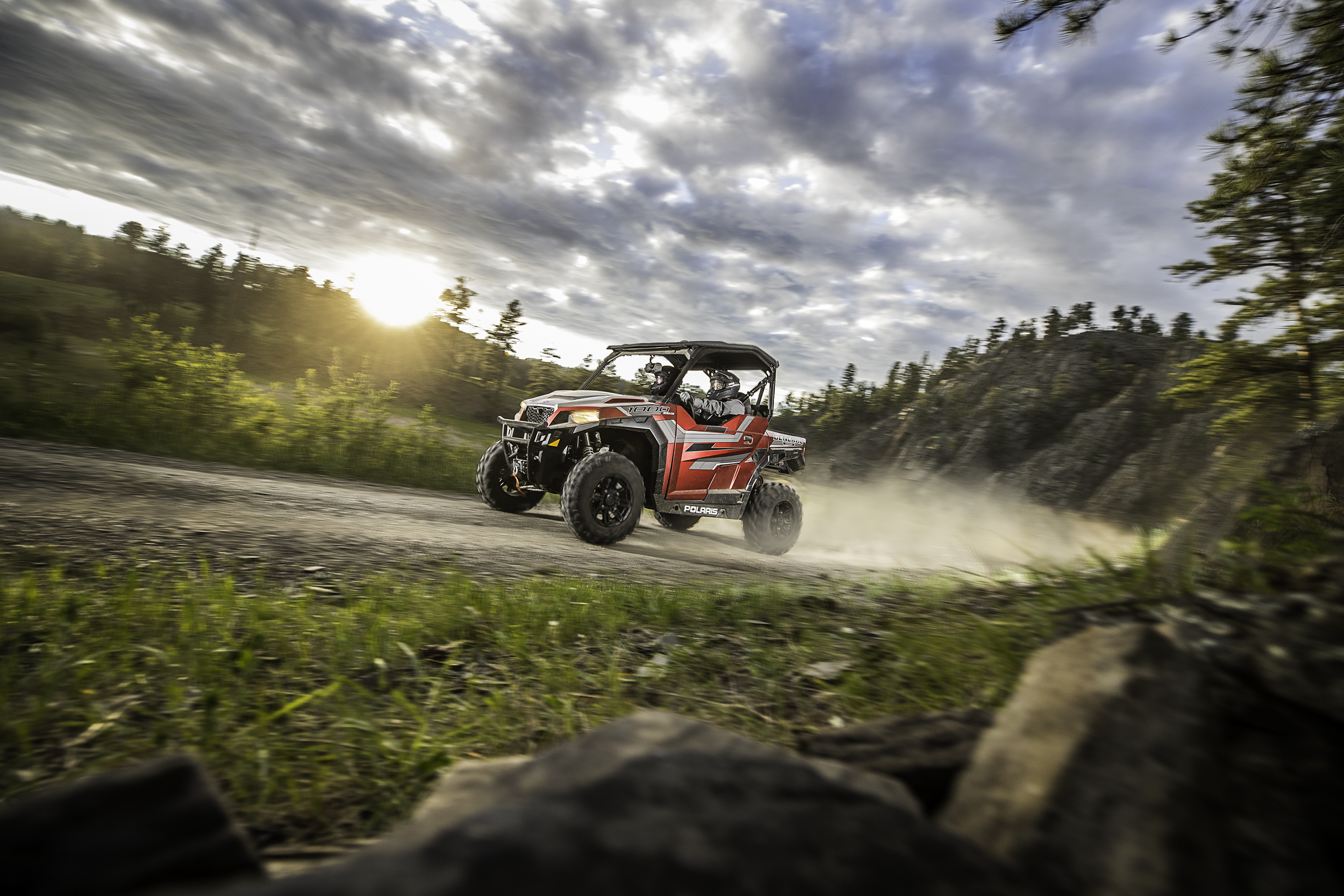 2018-polaris-general-1000-eps-ride-command-matte-sunset-red_SIX6260_02998.png