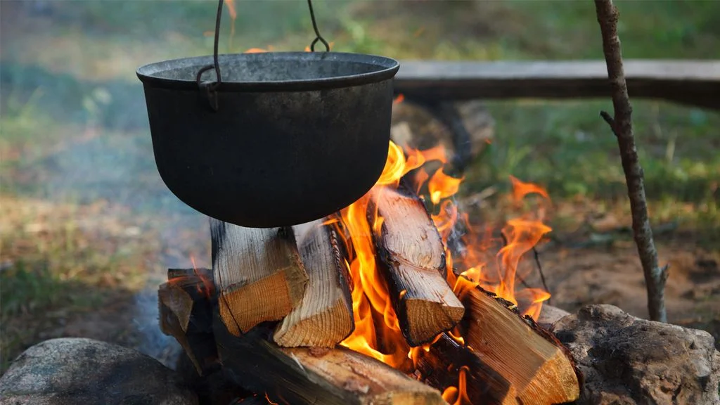csm_Feuerstelle_Topf_ueber_Feuer_5cffb467ec.jpg