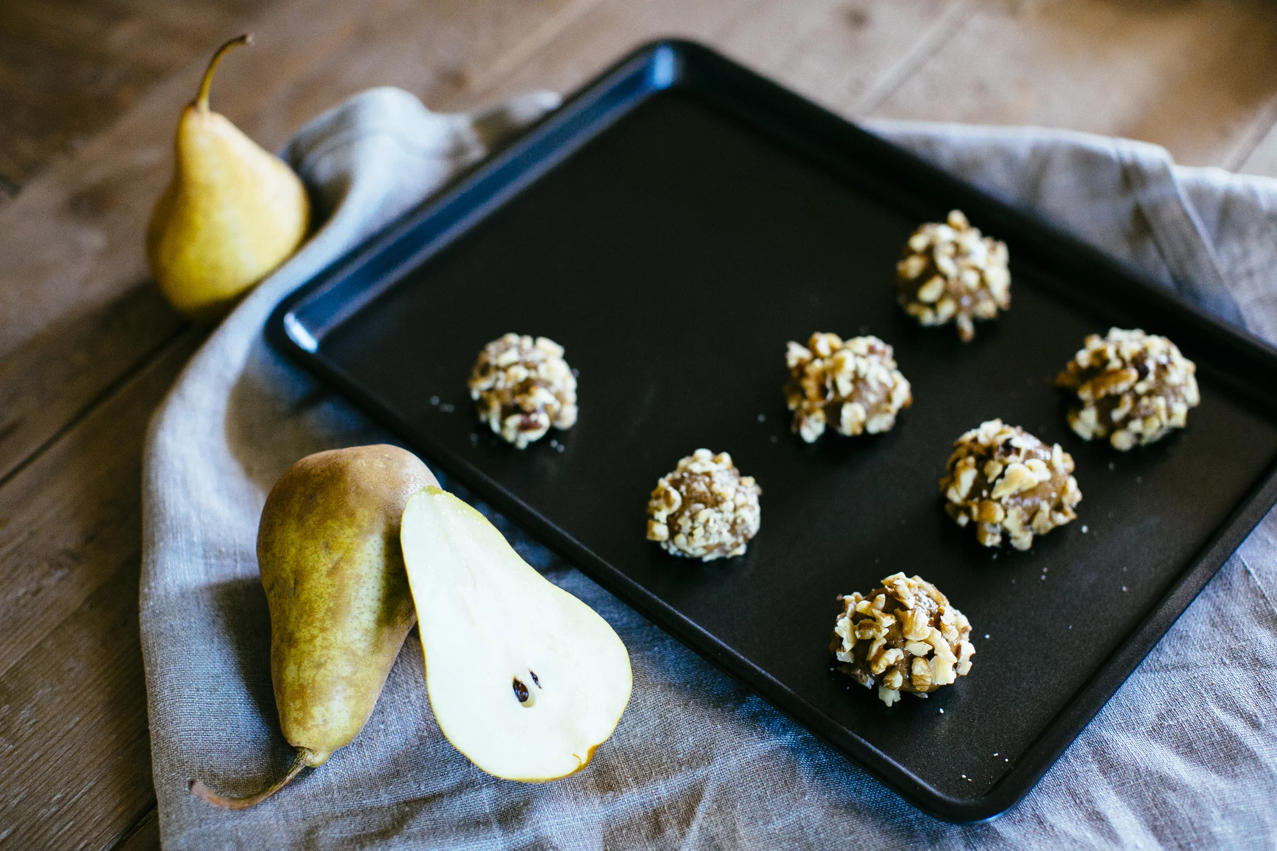 healthy gingerbread thumbprints made skinny with pear sauce