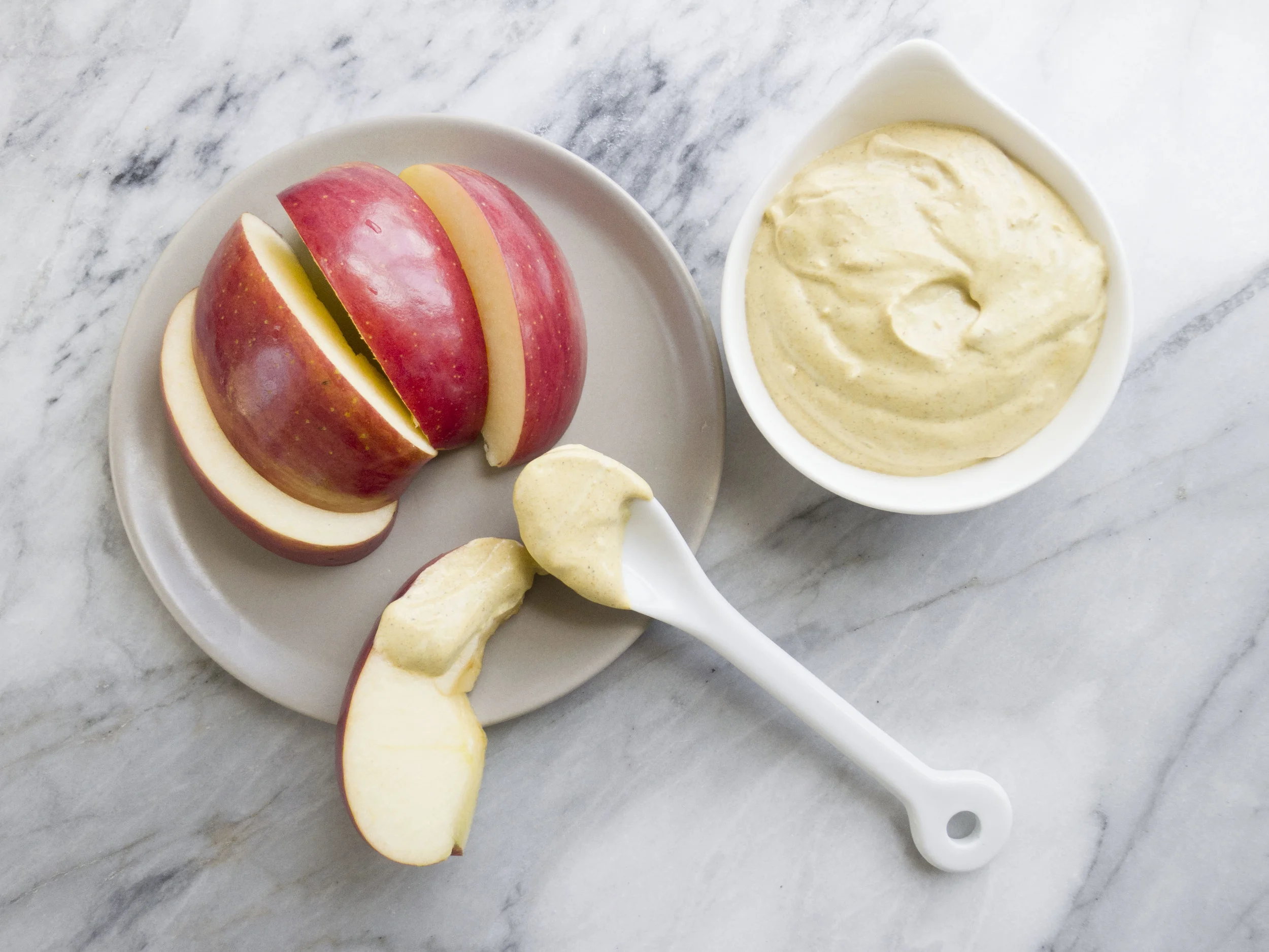 Greek Yogurt Curry Dip for Apples 