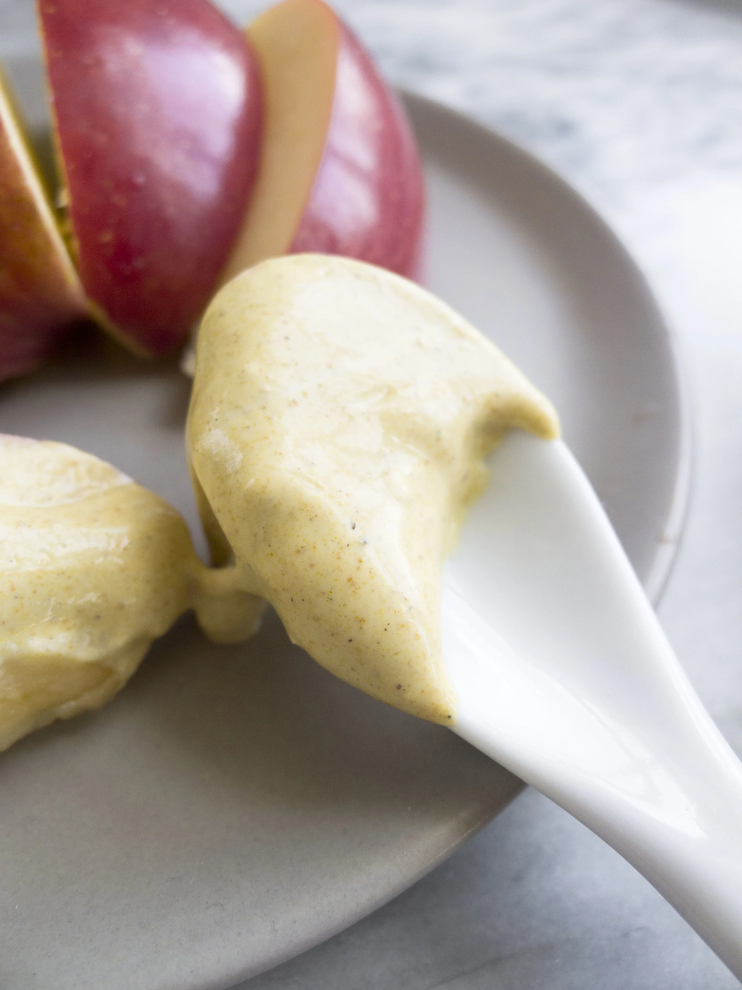 Greek Yogurt Curry Dip for Apples 