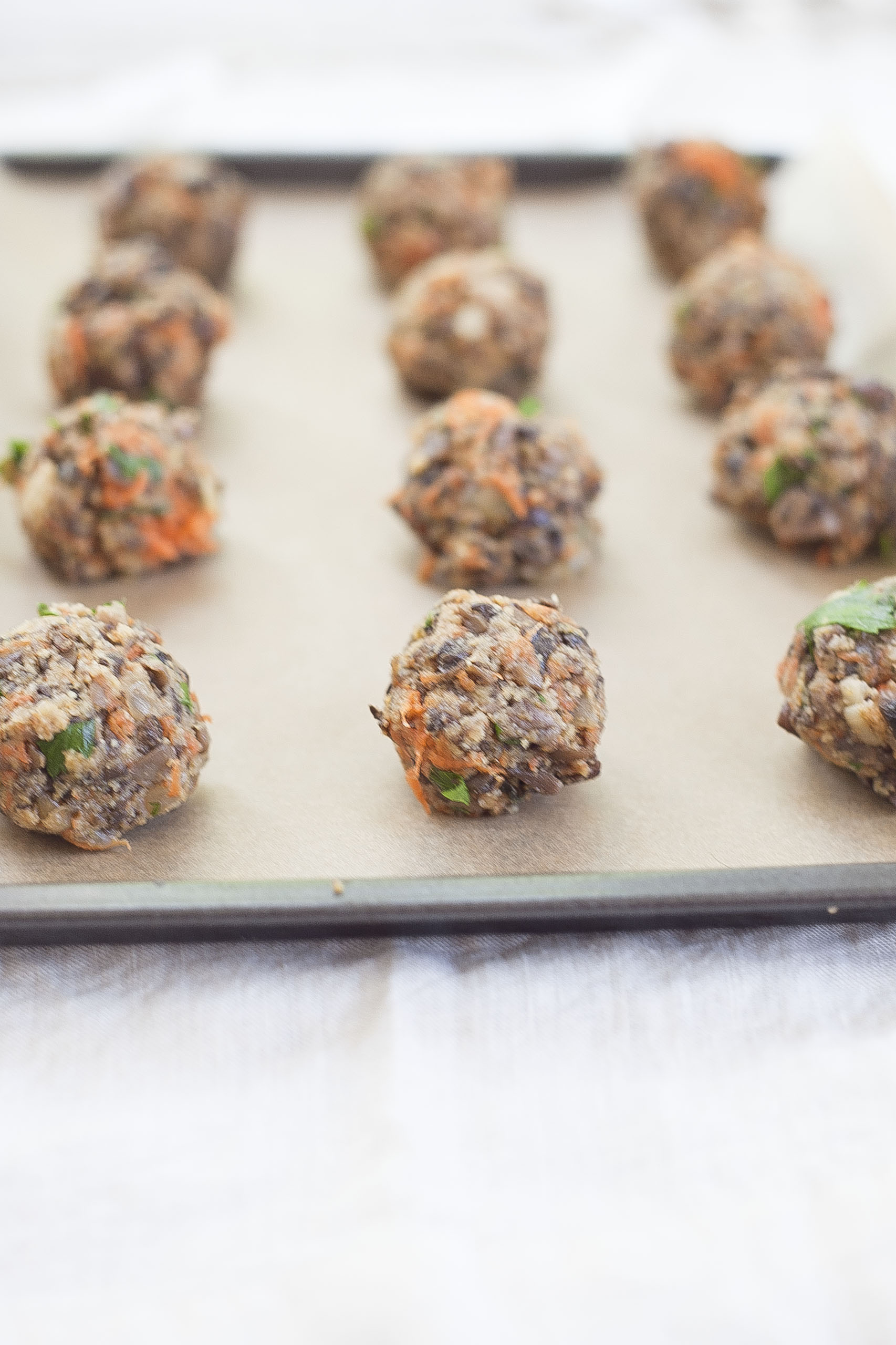 Healthy Hostess: Vegetarian Mushroom Meatballs 