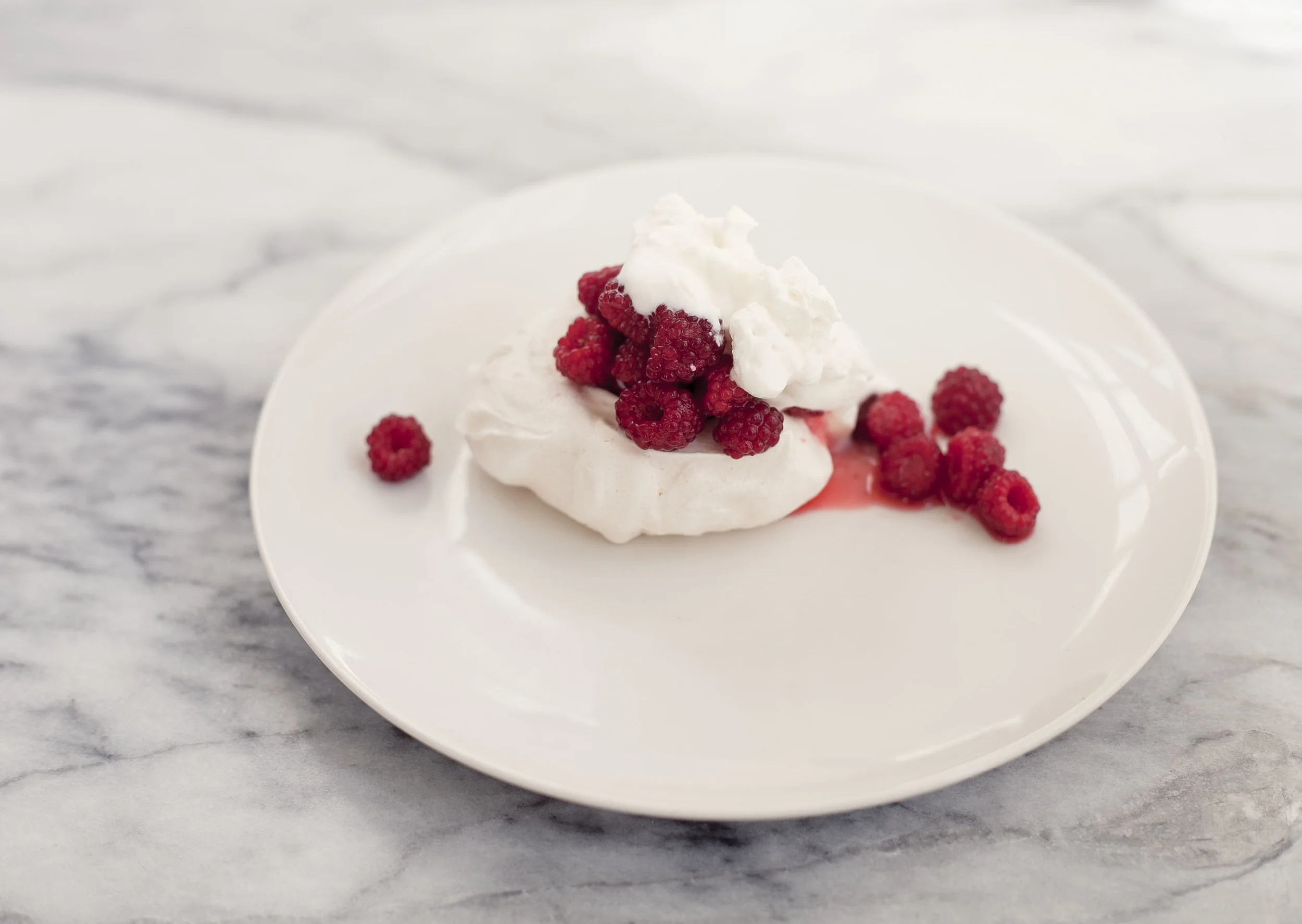 schaum tortes, pavlovas, meringues