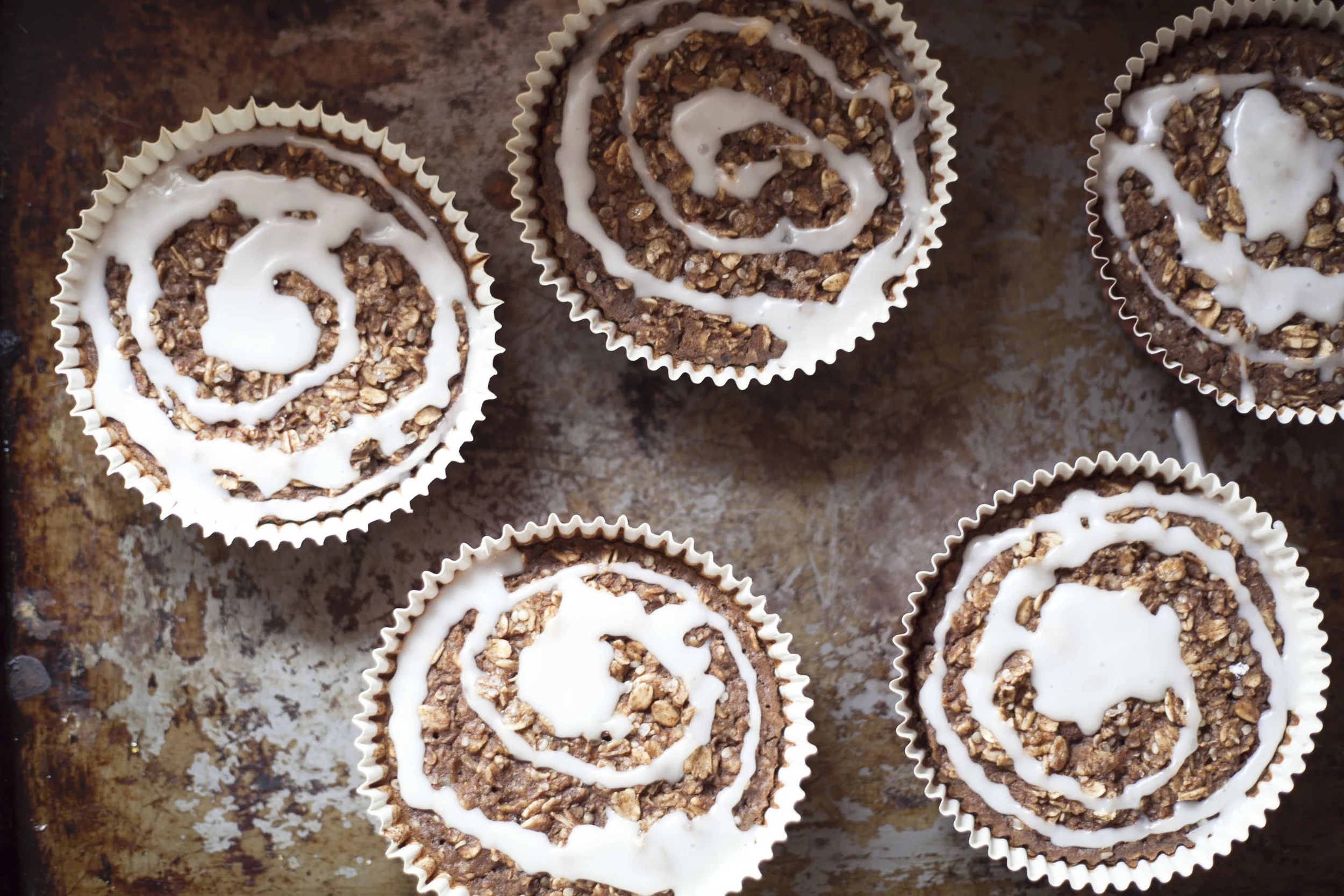 Cinnamon Bun Oatmeal Cakes
