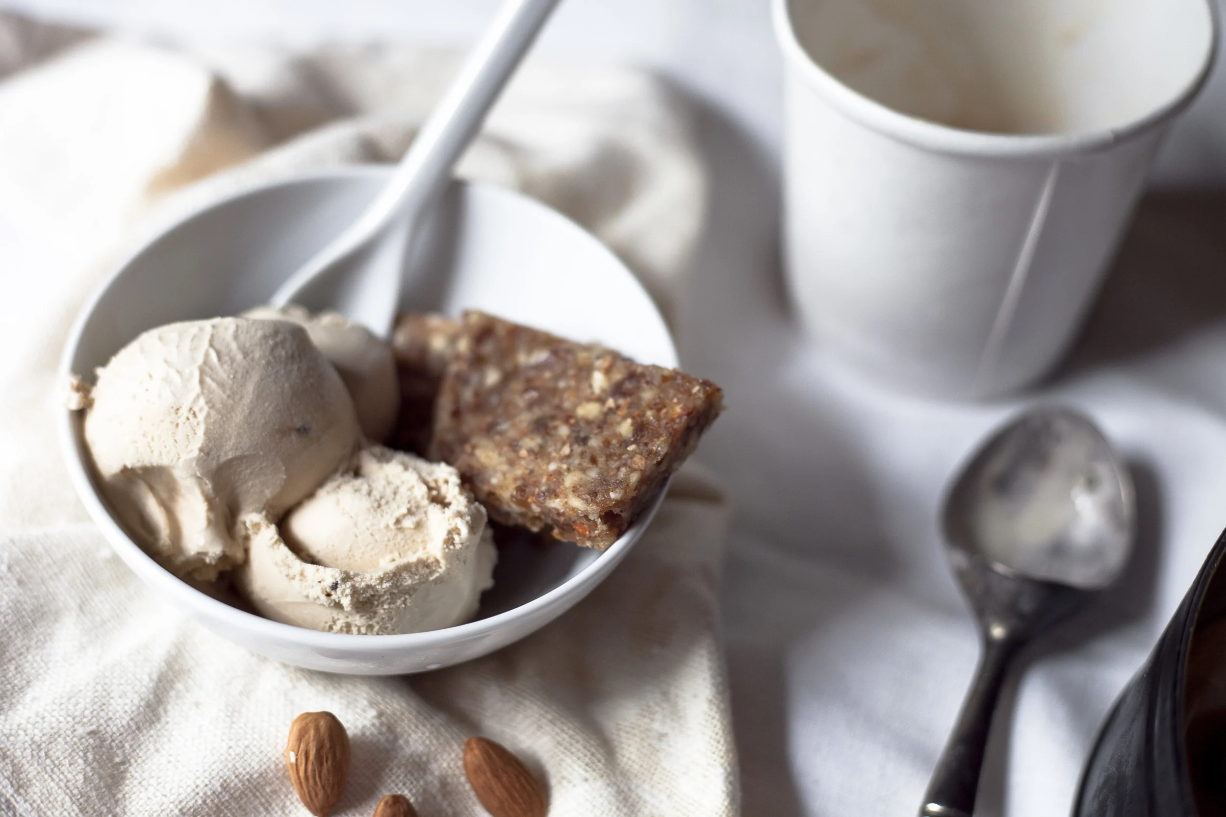 Cinnamon Sea Salt Energy Date Bars 