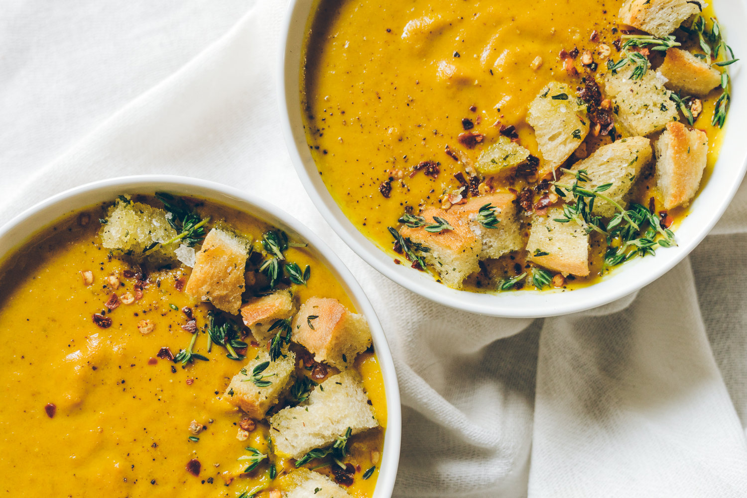 whole+roasted+cauliflower+turmeric+soup.jpg