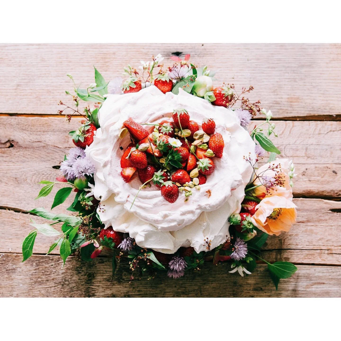 Happiness on a cloud on more happiness. Strawberry schaum torte on as many flowers as possible. Search the recipe on the blog for the full scope of spring beauty we made with @hollychapple