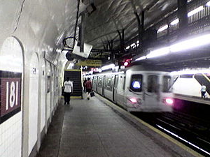 300px-Ny_subway_A181_uptown_platform.jpg