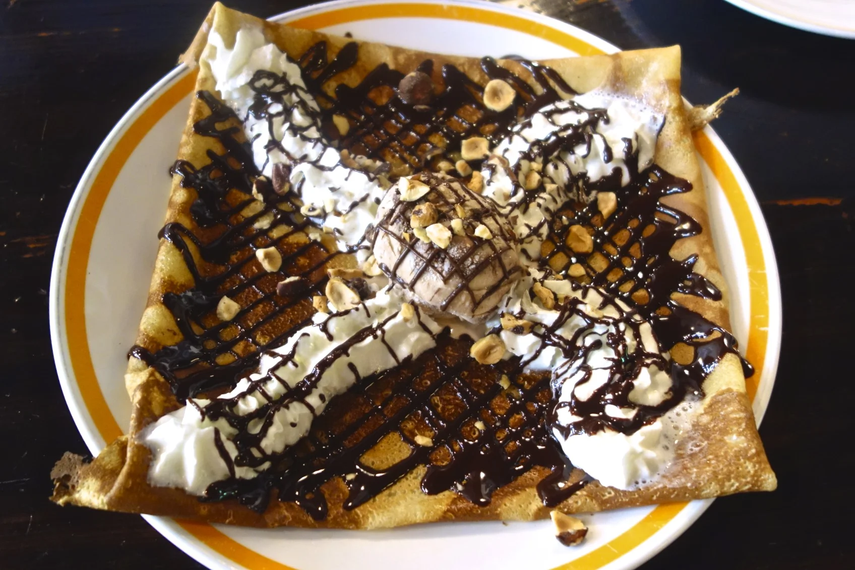 L’Ambassadeur (60RMB) - Ferrero Rocher ice cream, chocolate sauce, grilled hazelnuts, whipped cream