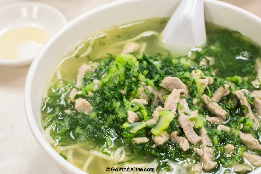 Noodles with preserved vegetables and shredded pork