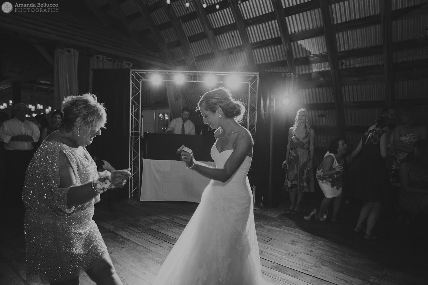 hayloft_on_the_arch_wedding_photography_79.jpg