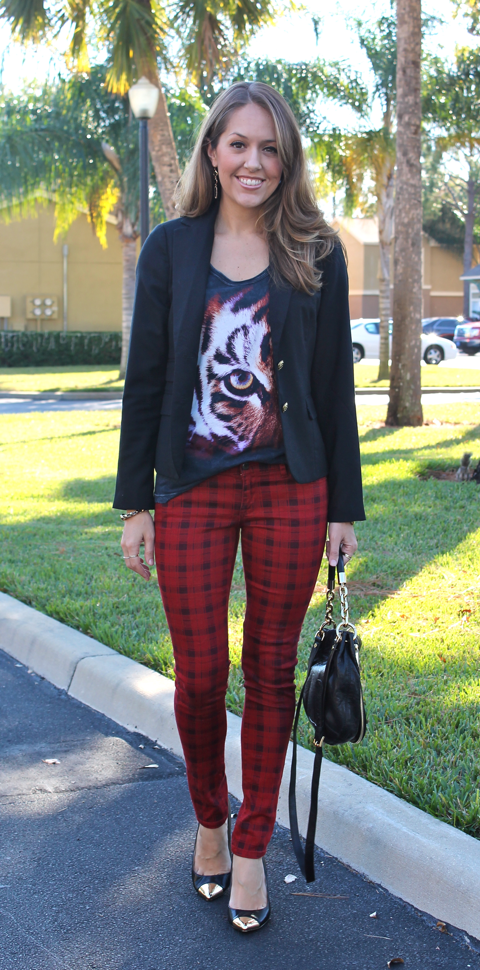red-plaid-jeans-outfit.png