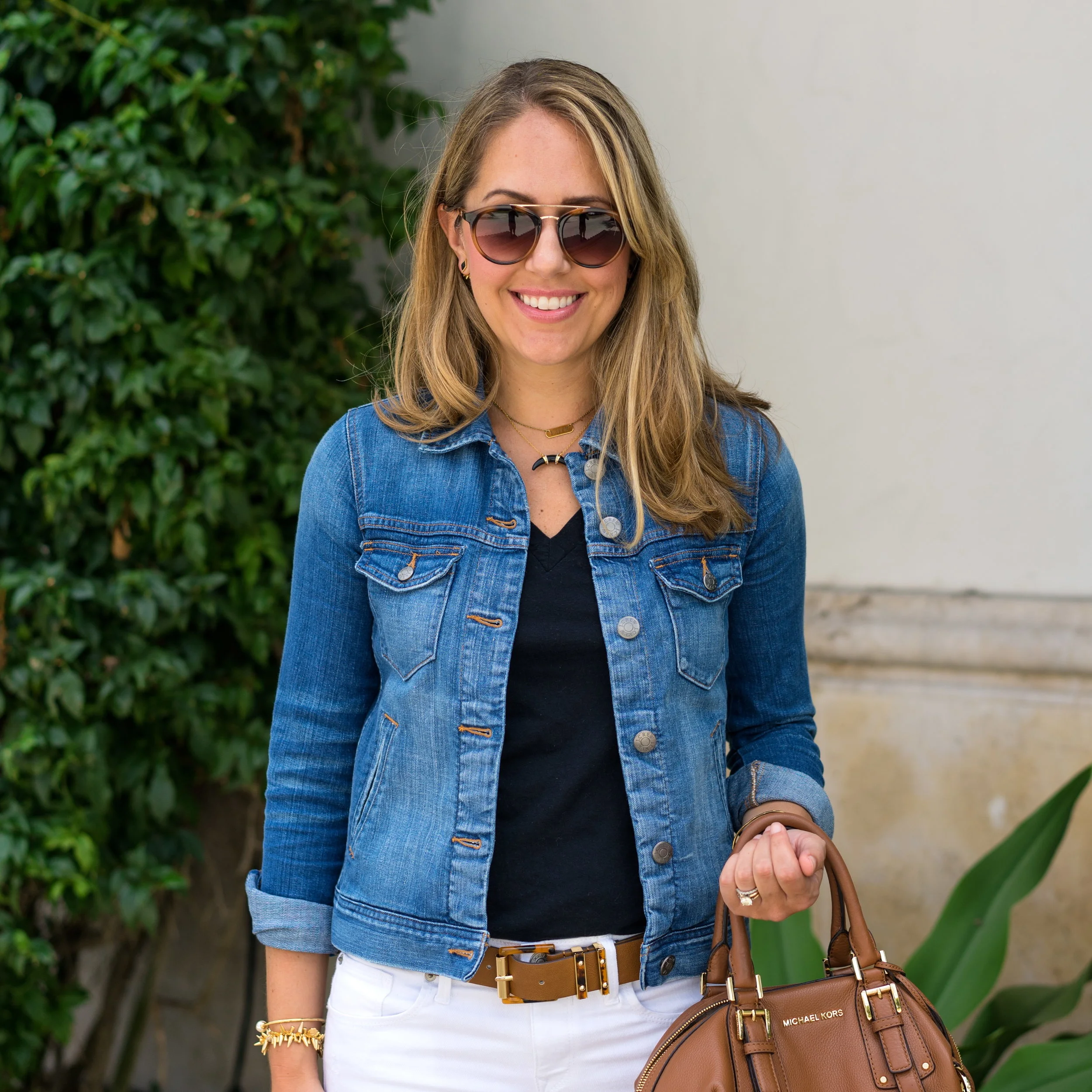 white jeans with blue denim jacket