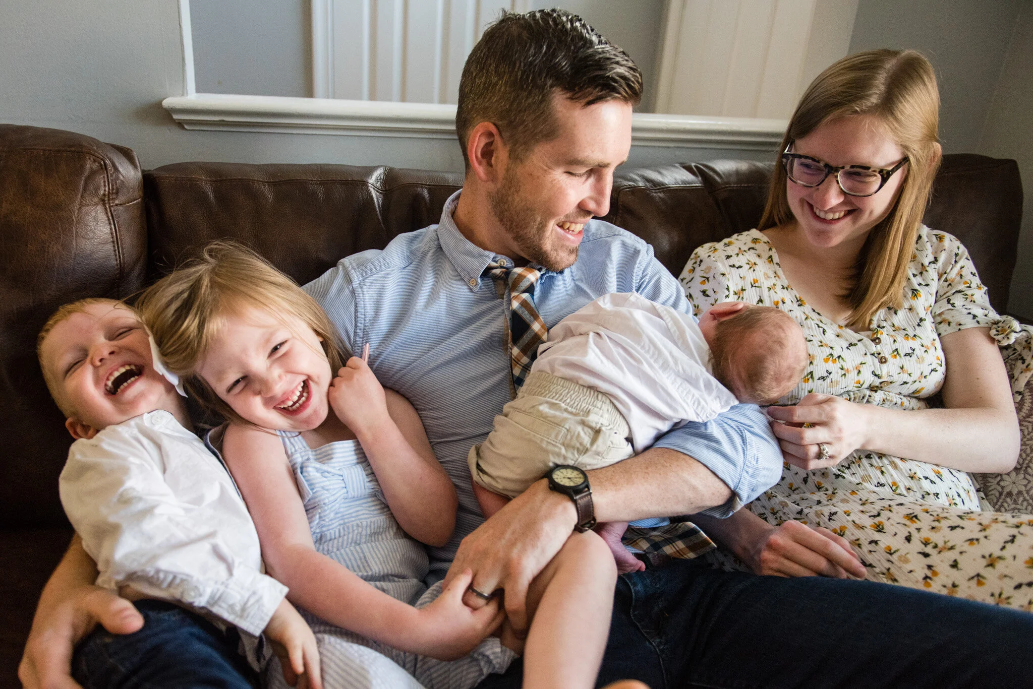  A family enjoys laugh together during their lifestyle family session in Woodbridge Virginia. 
