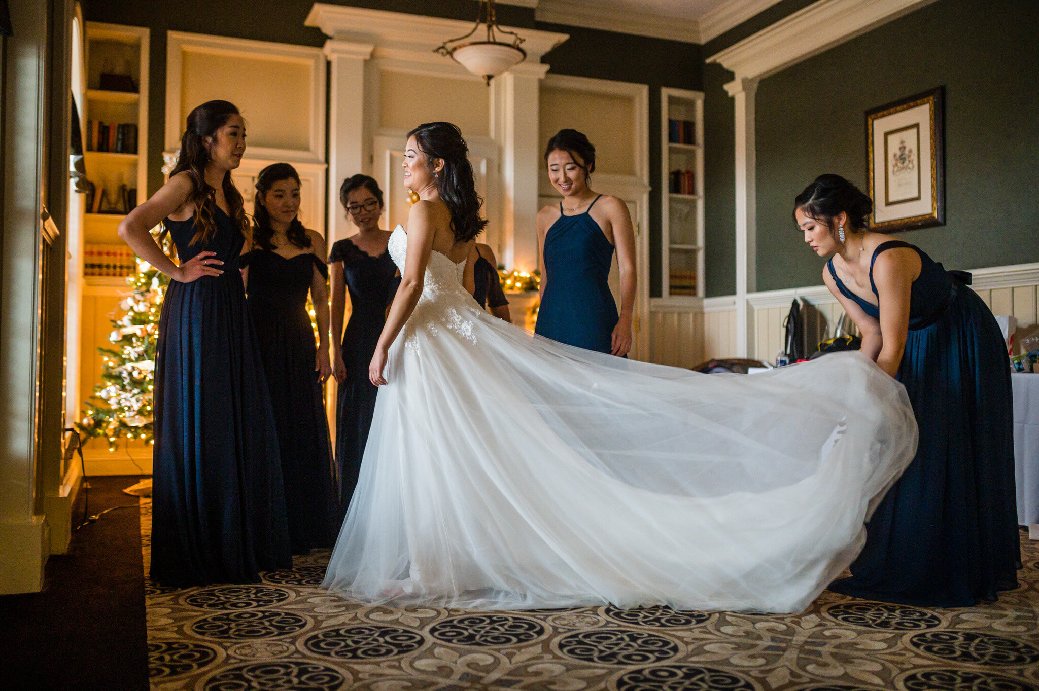 bride and her bridesmaids at Piedmont Country Club