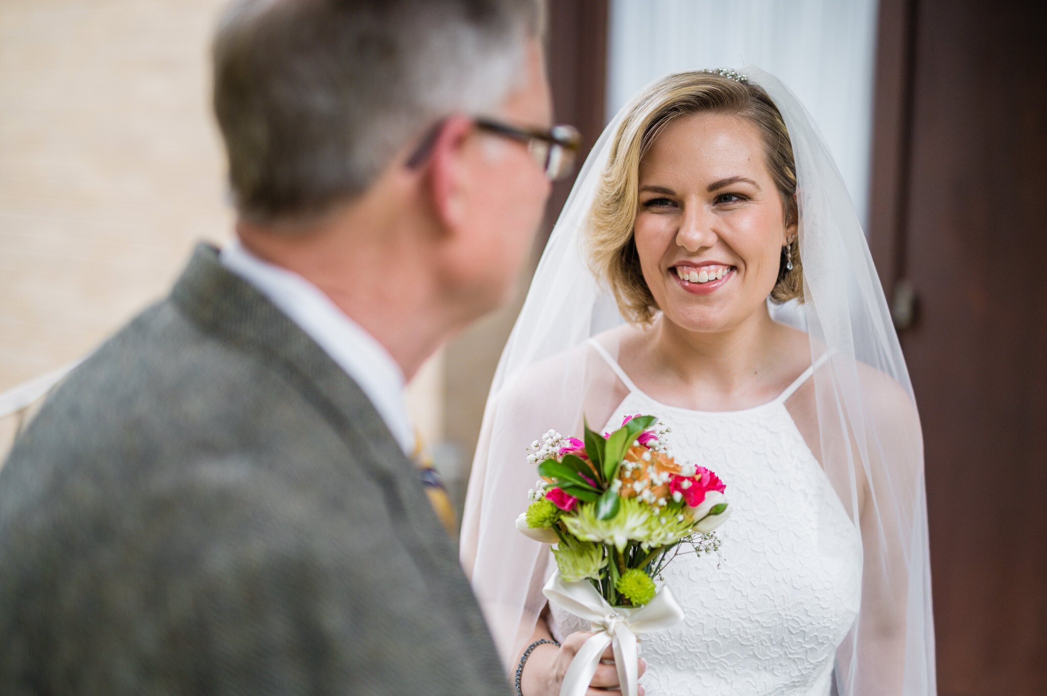 bride reactions to dad seeing her for the first time