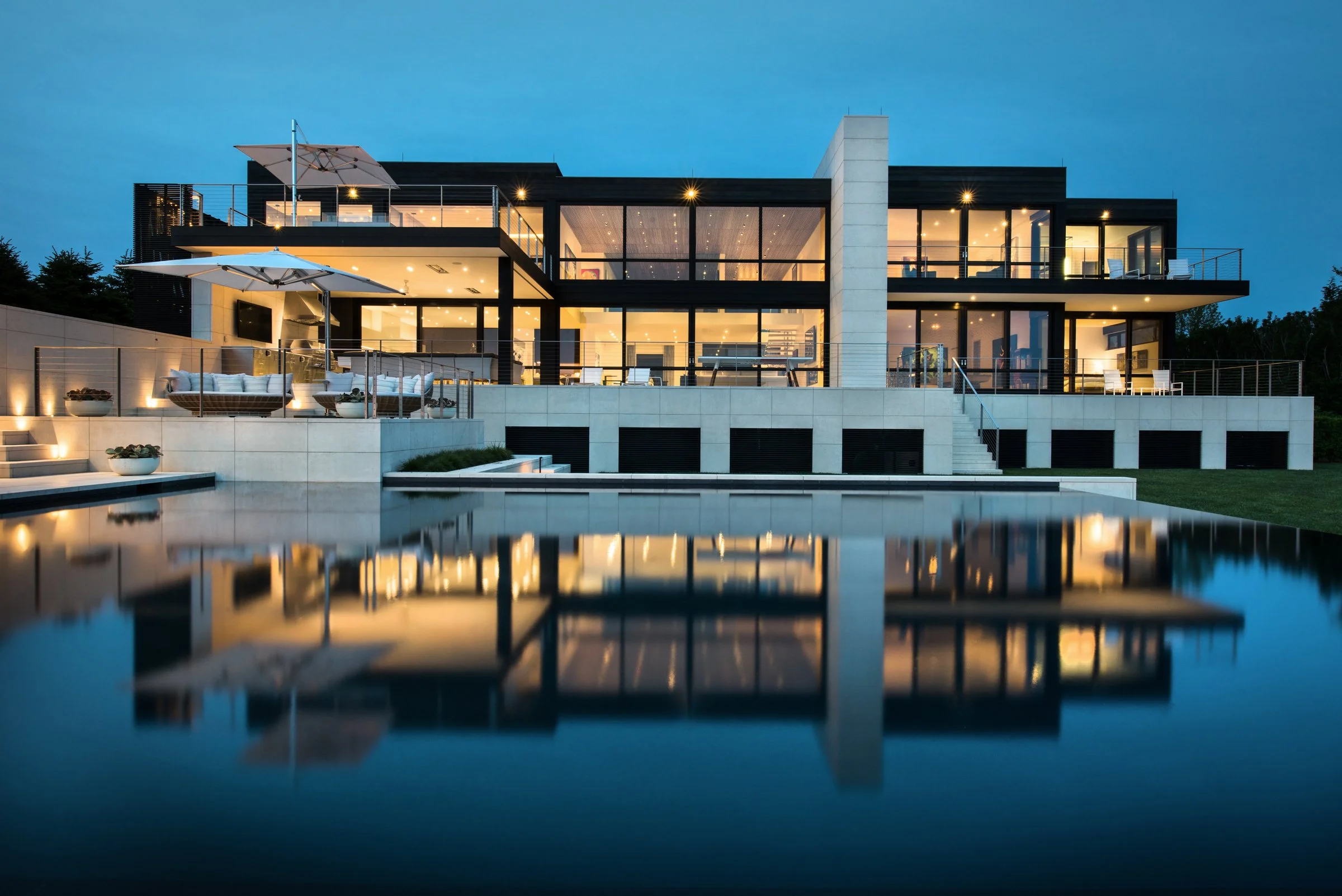 KayeHamptonsHome_RearExterior1.jpg