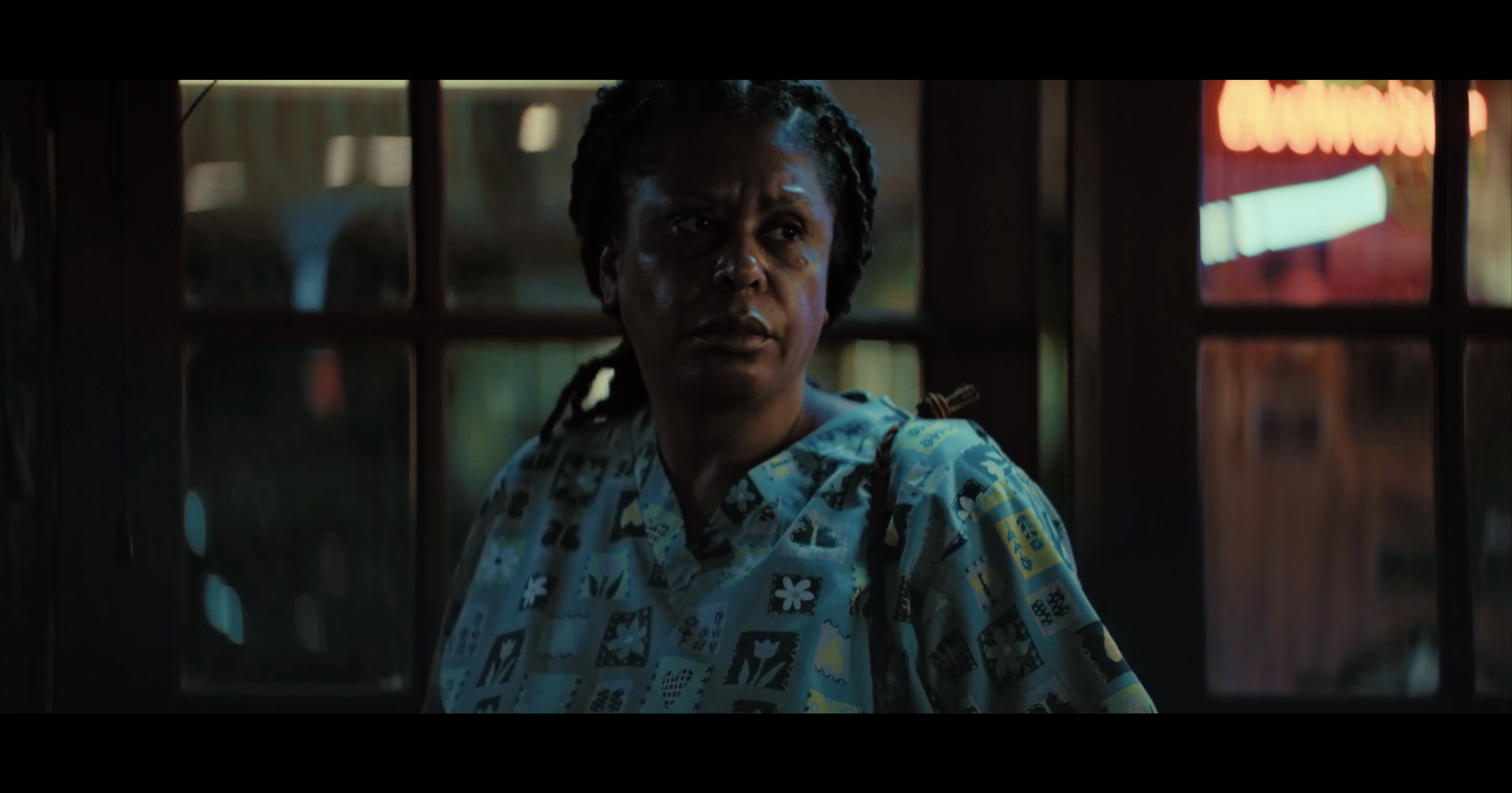  The guitar provided a perfect revererant contrast to the orchestra. 