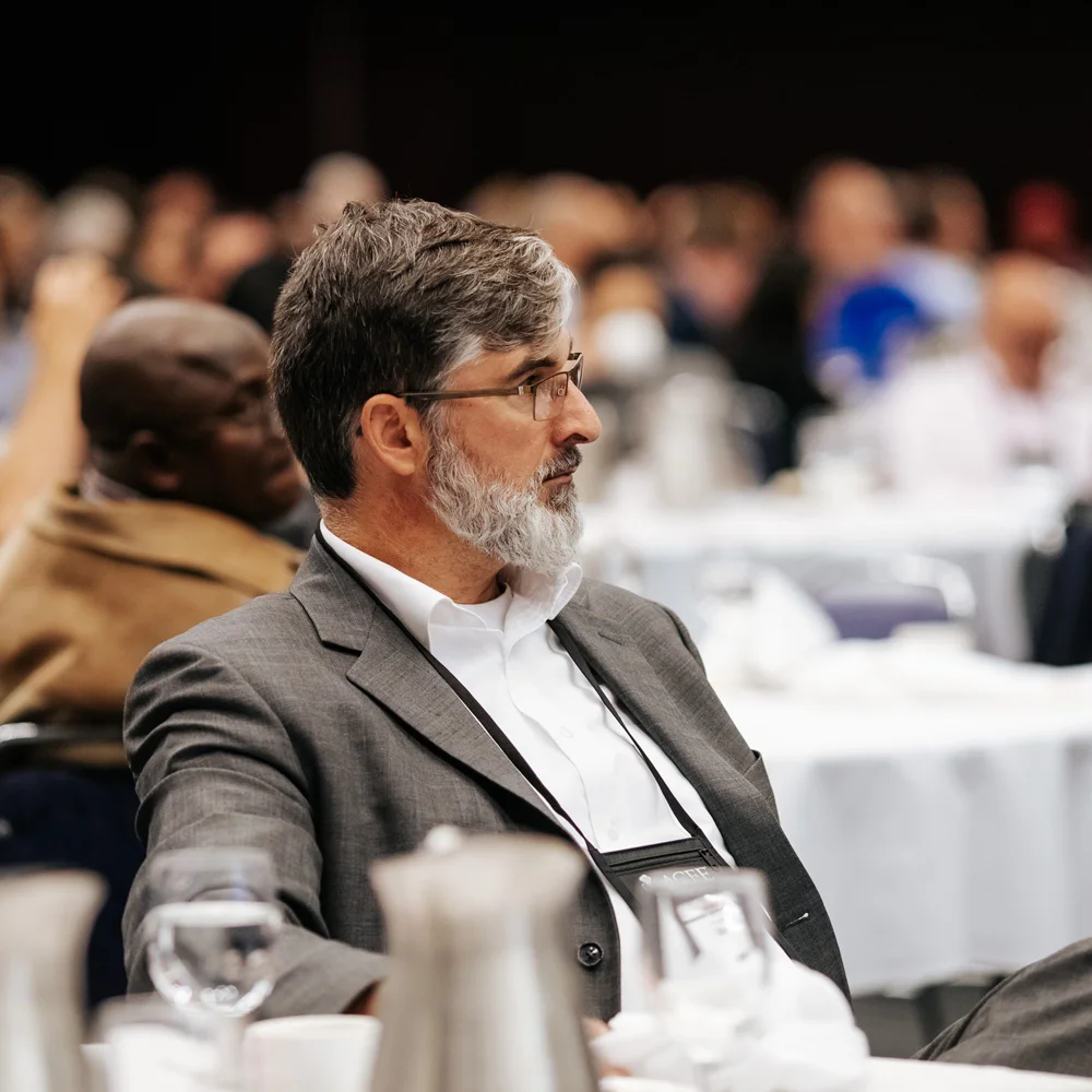 How to Use Your Own Body Language to Gain Trust and Credibility