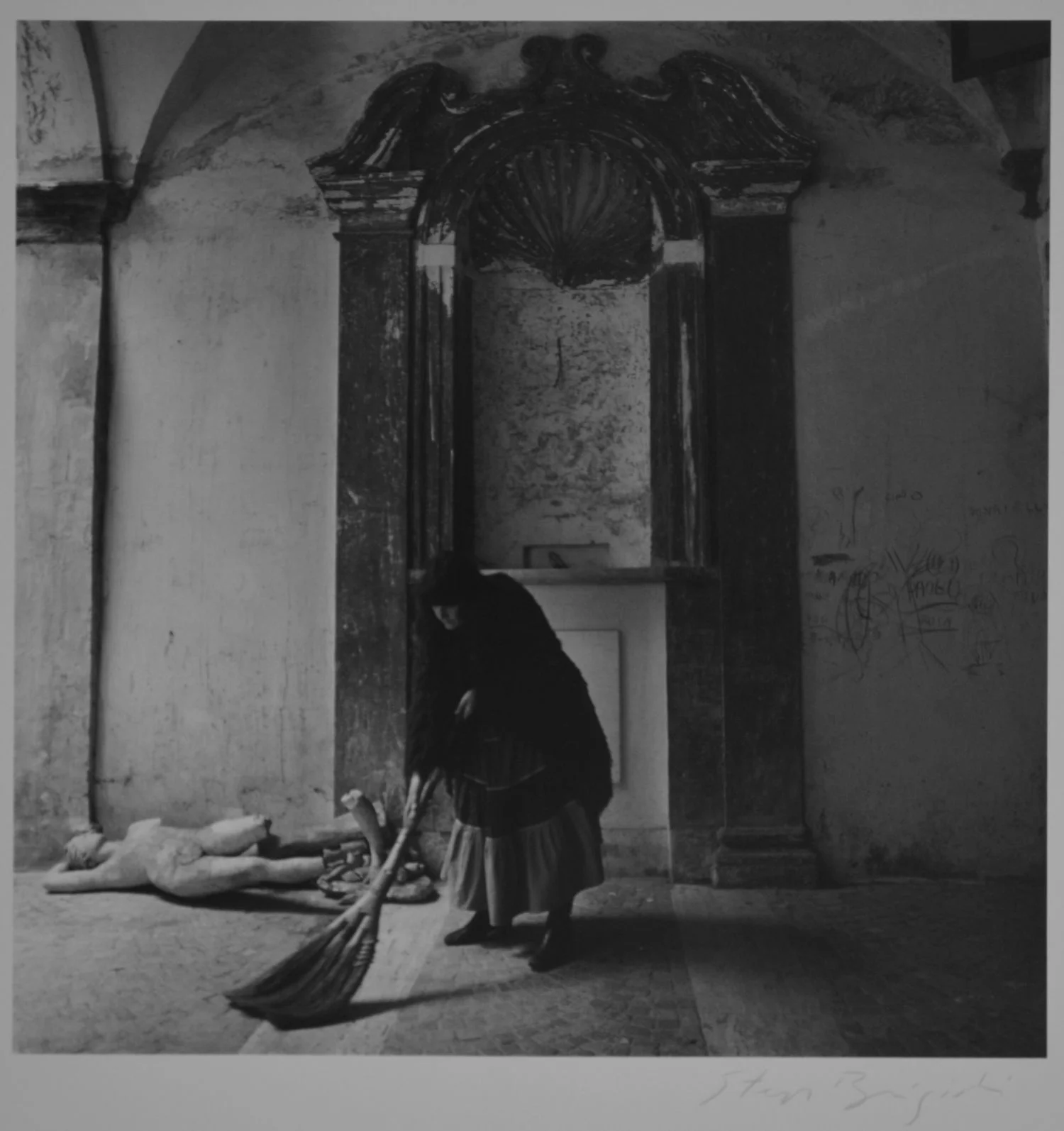 Woman with broom, 1978