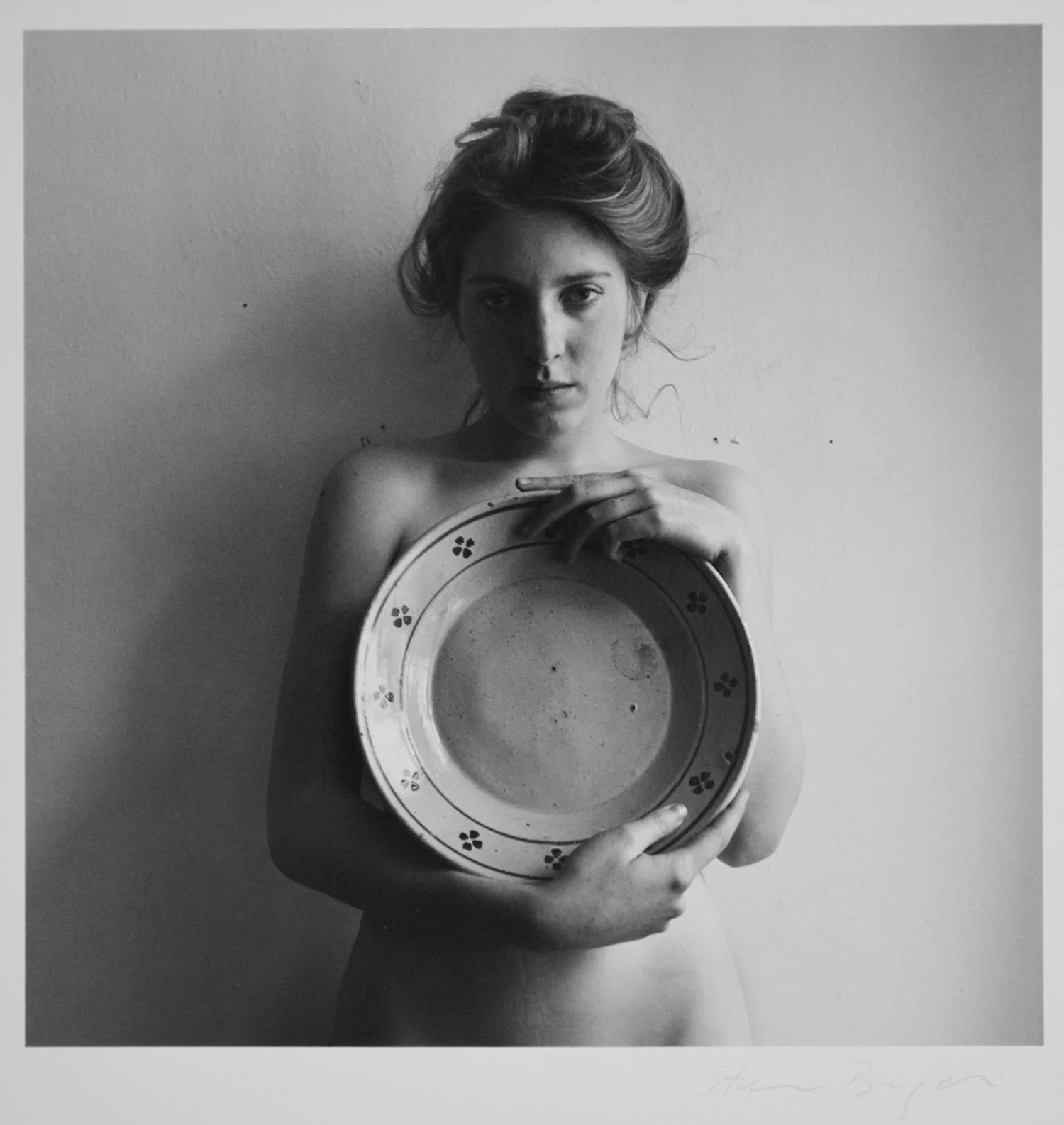 Woman with large plate, 1978