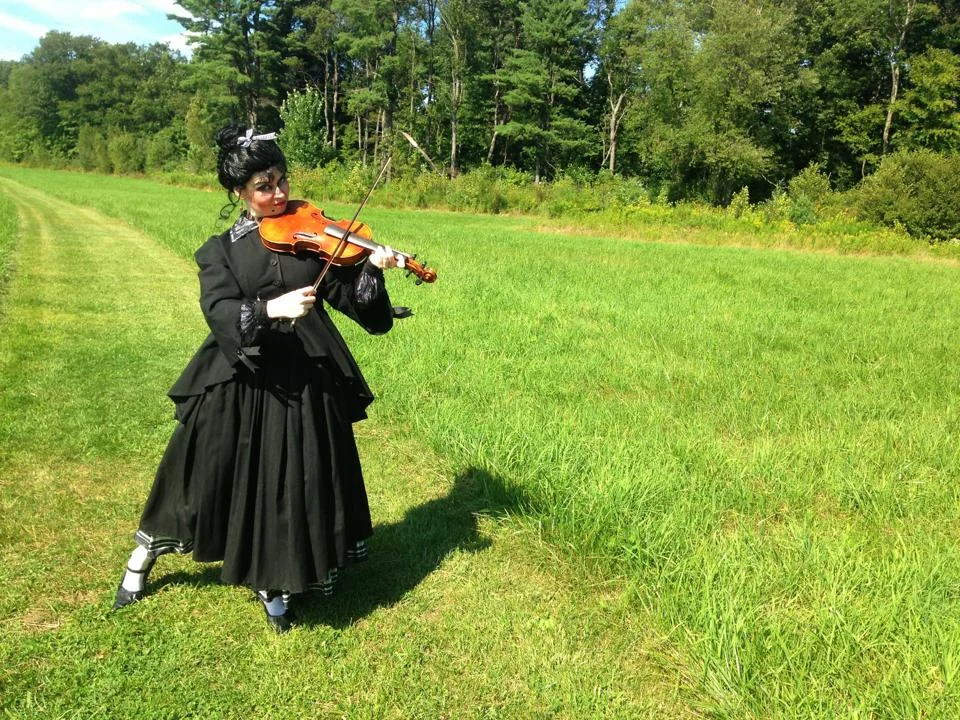 Frau in the Fields