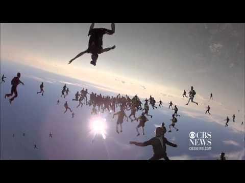 138 skydivers break world record