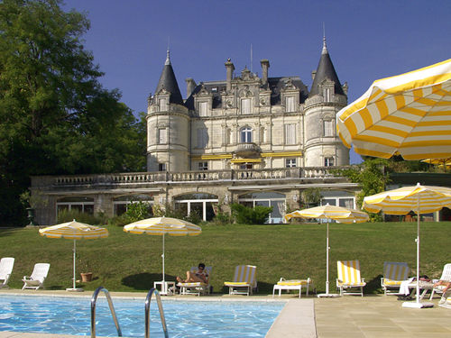 Our little home away from home, the Domaine de la Toriniere - Let's do some laps together!
