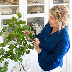 Becki Griffin : Curious Details "I think the biggest thing thats missing in most homes is making thoughtful choices about art." Episode: Becki Griffin