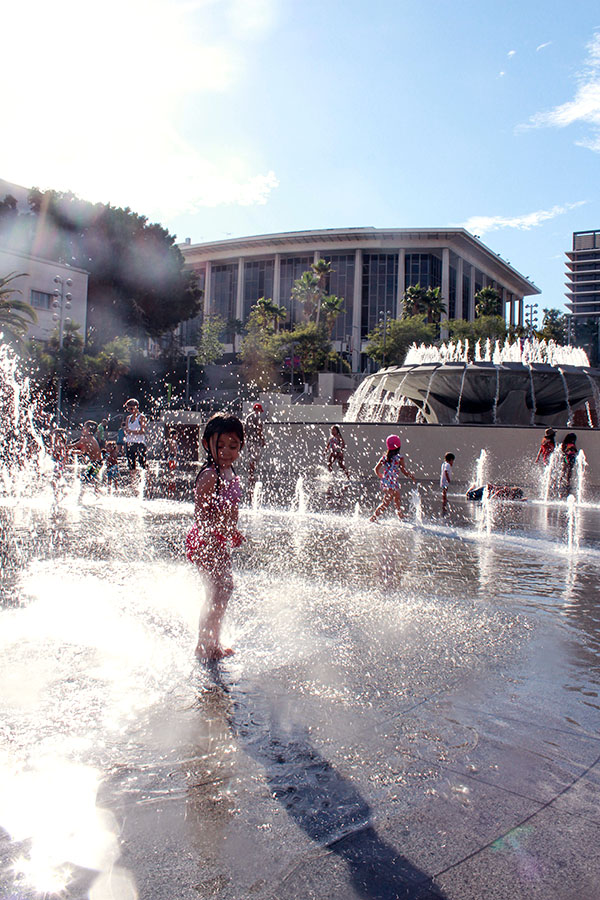 Sparkle-tastic water play.