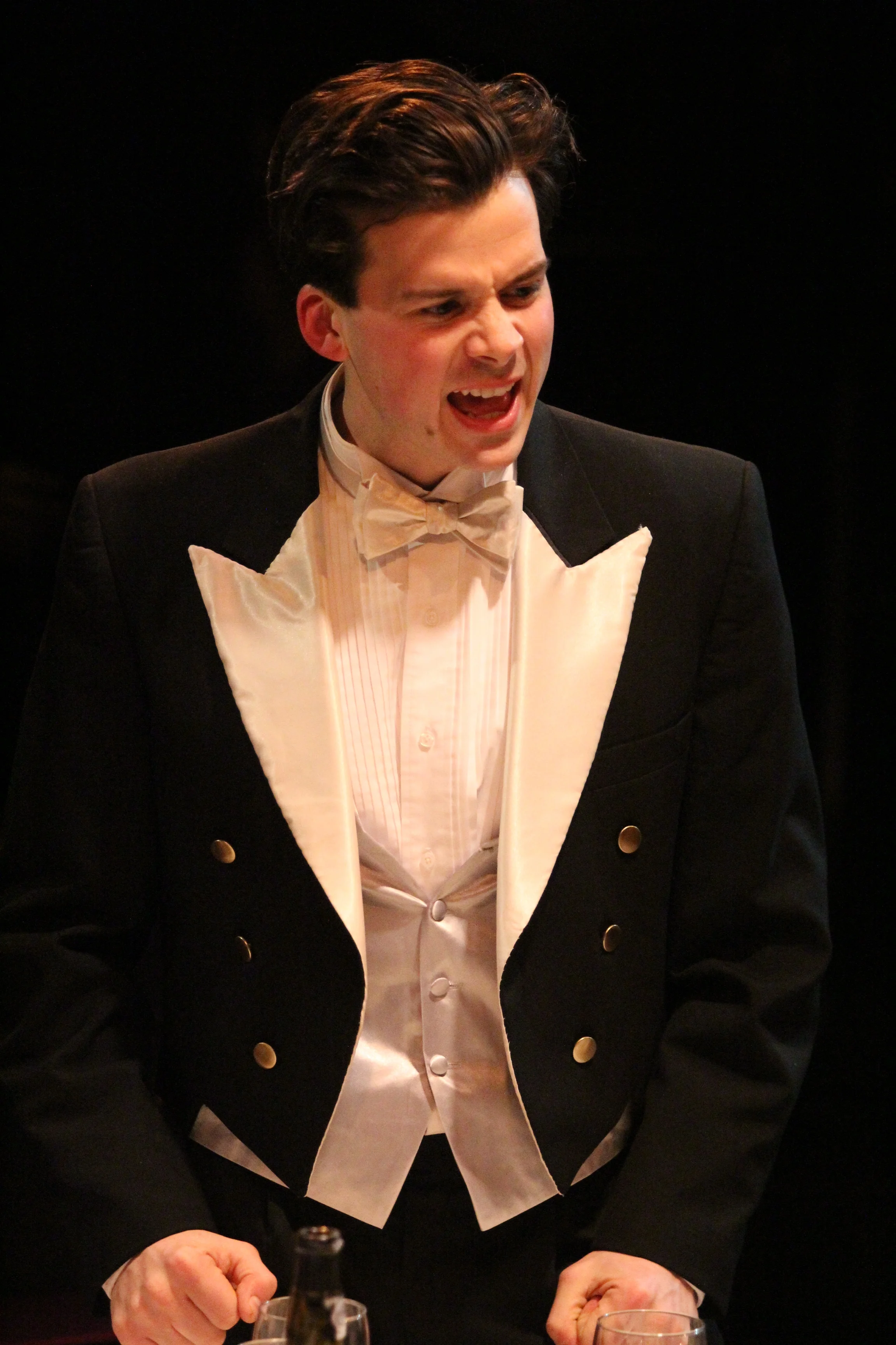 Japhet Balaban as James Leighton