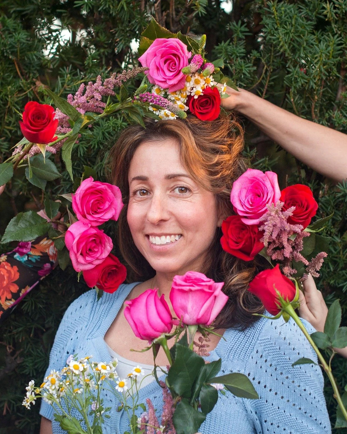 🌹💐 ROSES &amp; THORNS ARTIST SPOTLIGHT: NADINE DJOURY

Nadine is an alumna of the Second City Mainstage, where she wrote and performed in three critically acclaimed revues. She is a CSA-nominated writer for CBC&rsquo;s The Great Canadian Baking Sho